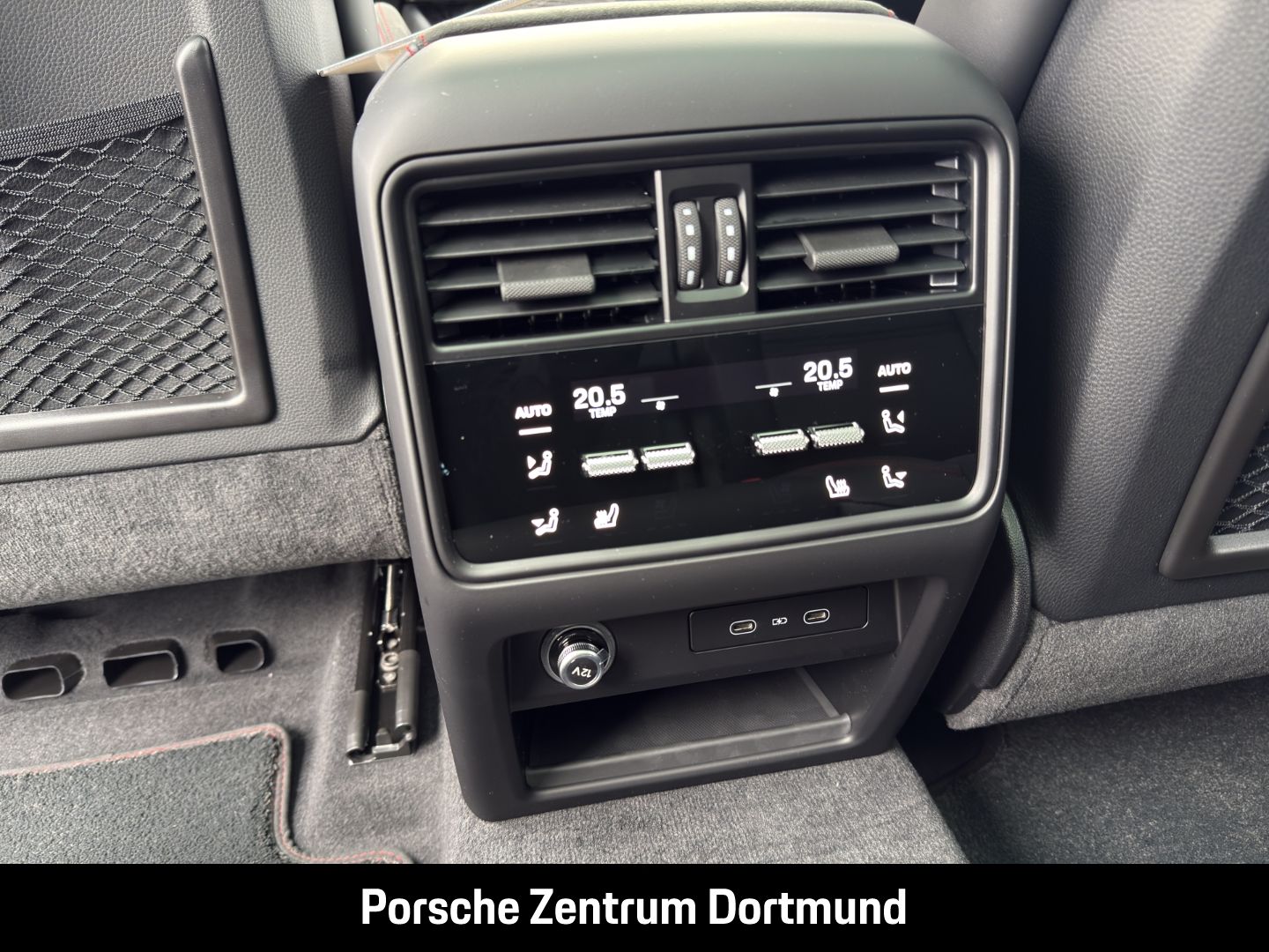 Porsche Cayenne GTS Hinterachslenkung Head-Up Display