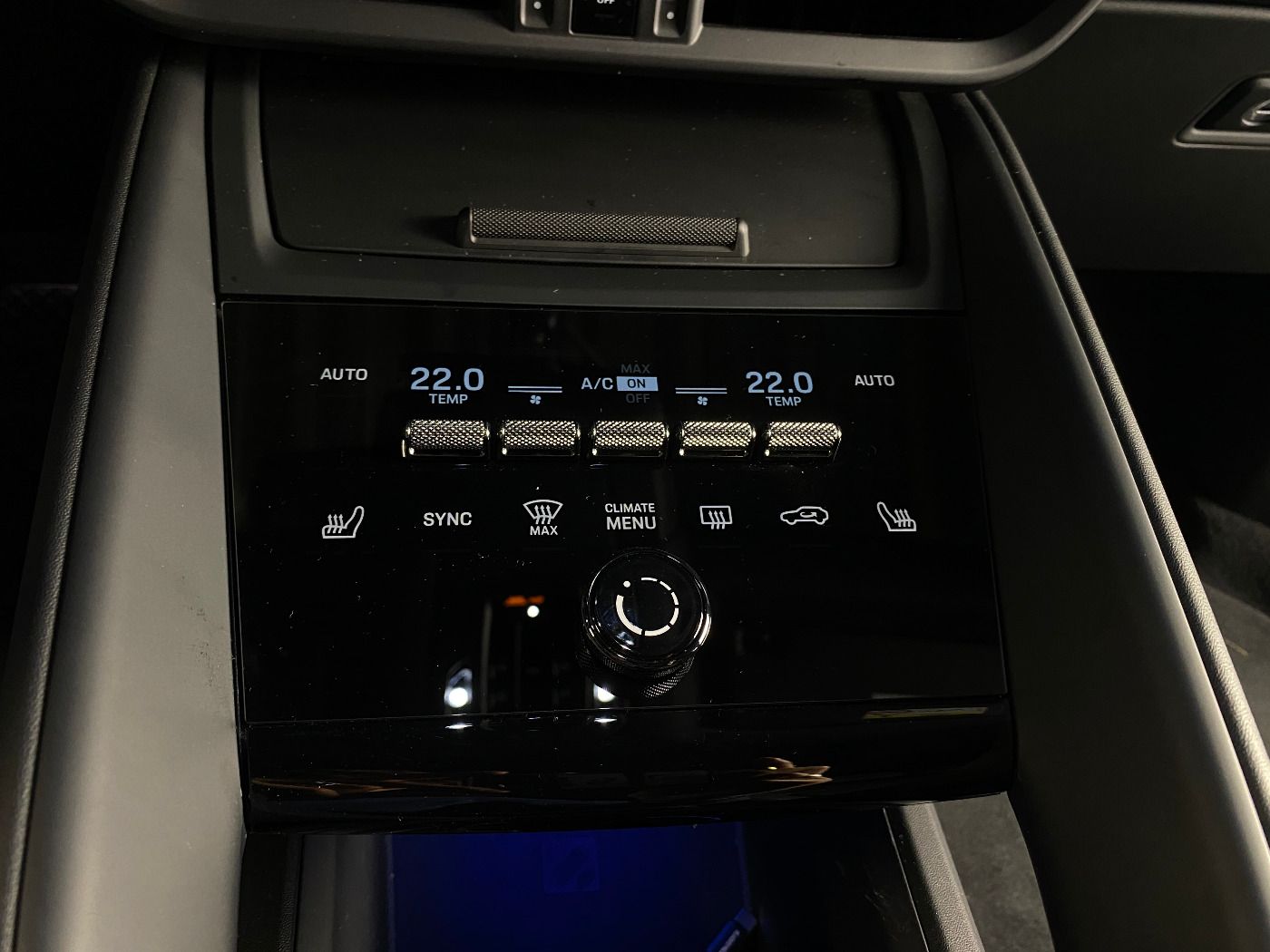 Porsche Macan 4 | Panorama Dachsystem | Beifahrerdisplay