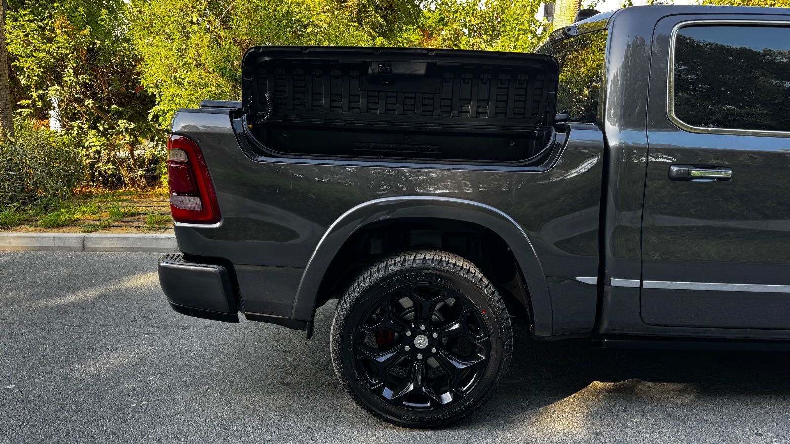 Dodge LIMITED*CLEAN-CARFAX*HEADUP*LUFT*RAMBOX*360°KAME