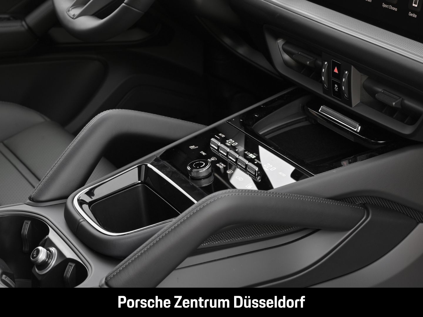 Porsche Cayenne E-Hybrid Coupe Surround-View Head-Up
