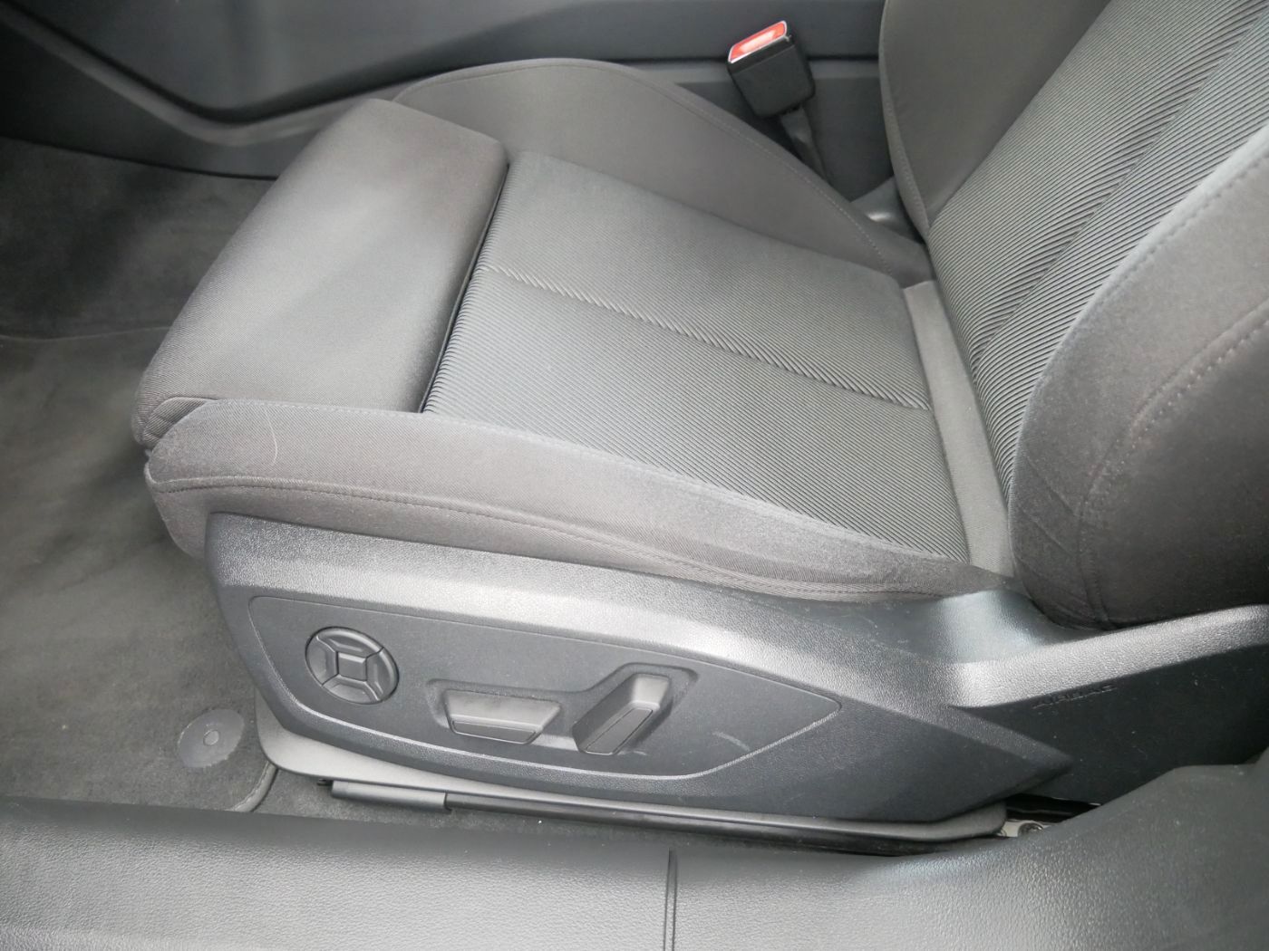 Audi A6 Avant 45 TFSI quattro S line LED AHK PANO