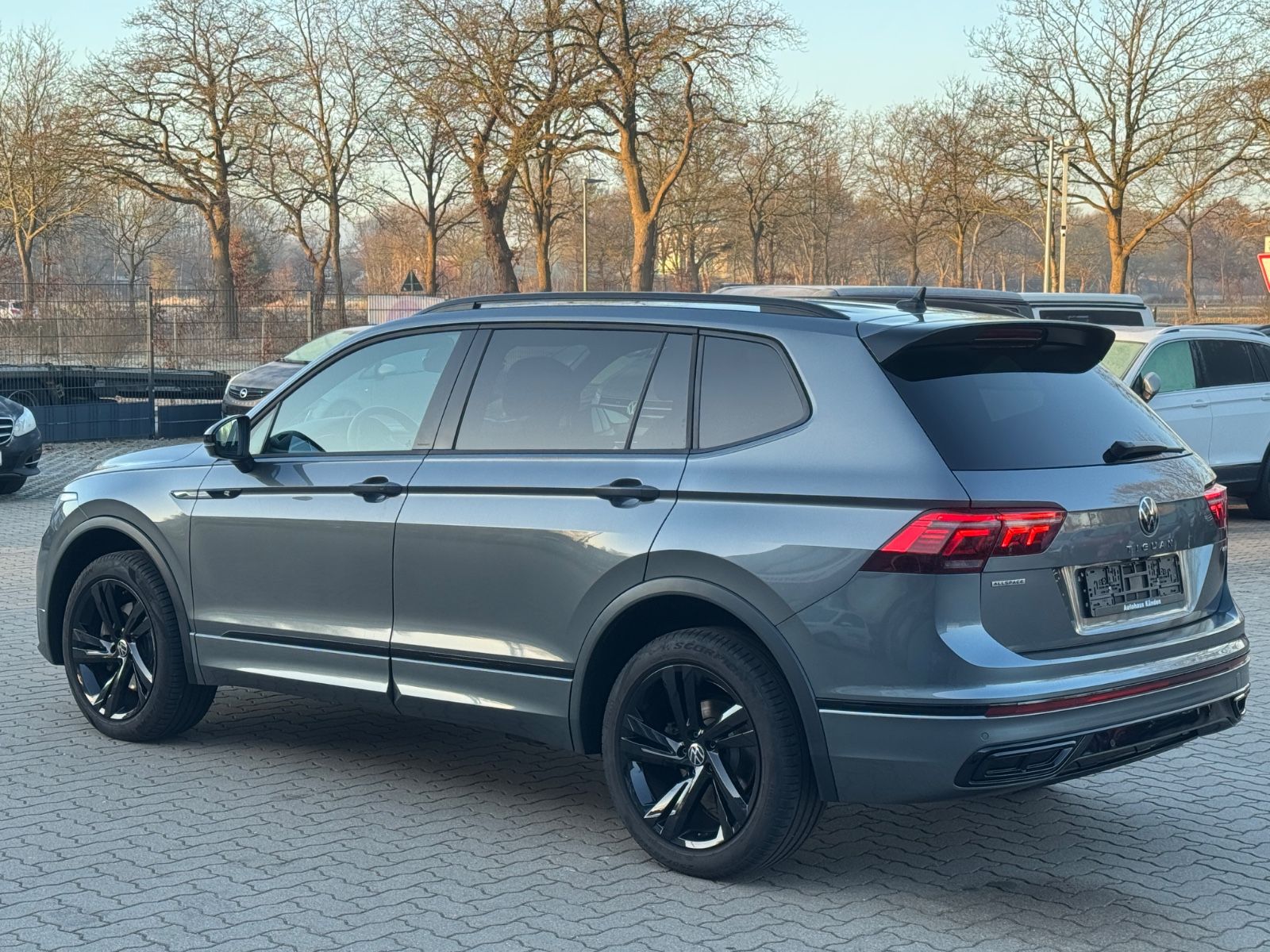 Volkswagen Tiguan Allspace R-Line 4M °B&S°AHK°R-Kamera°