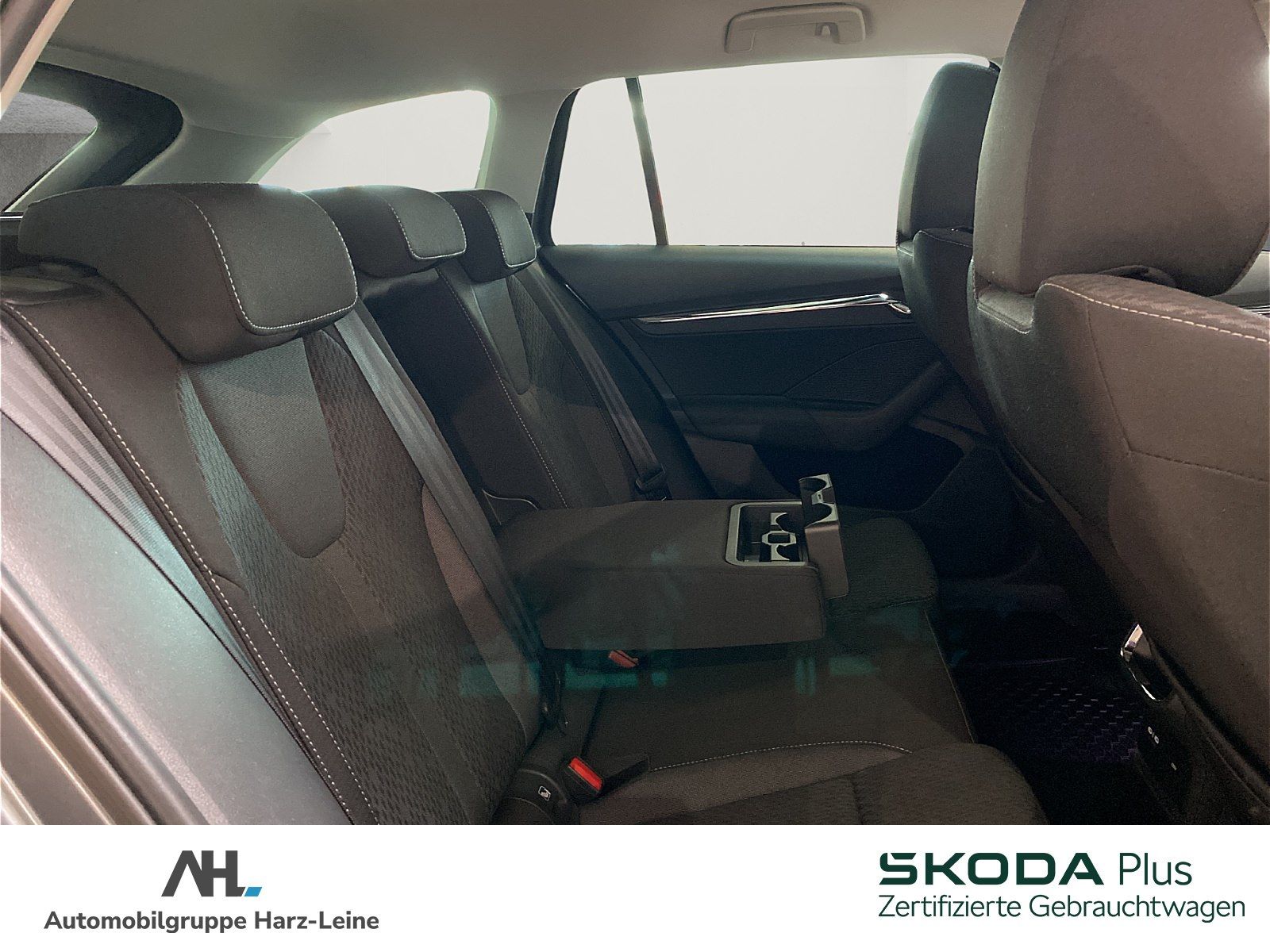 Skoda Octavia Combi 2.0 TDI Style 4x4 - Samsaru's Car Outlet