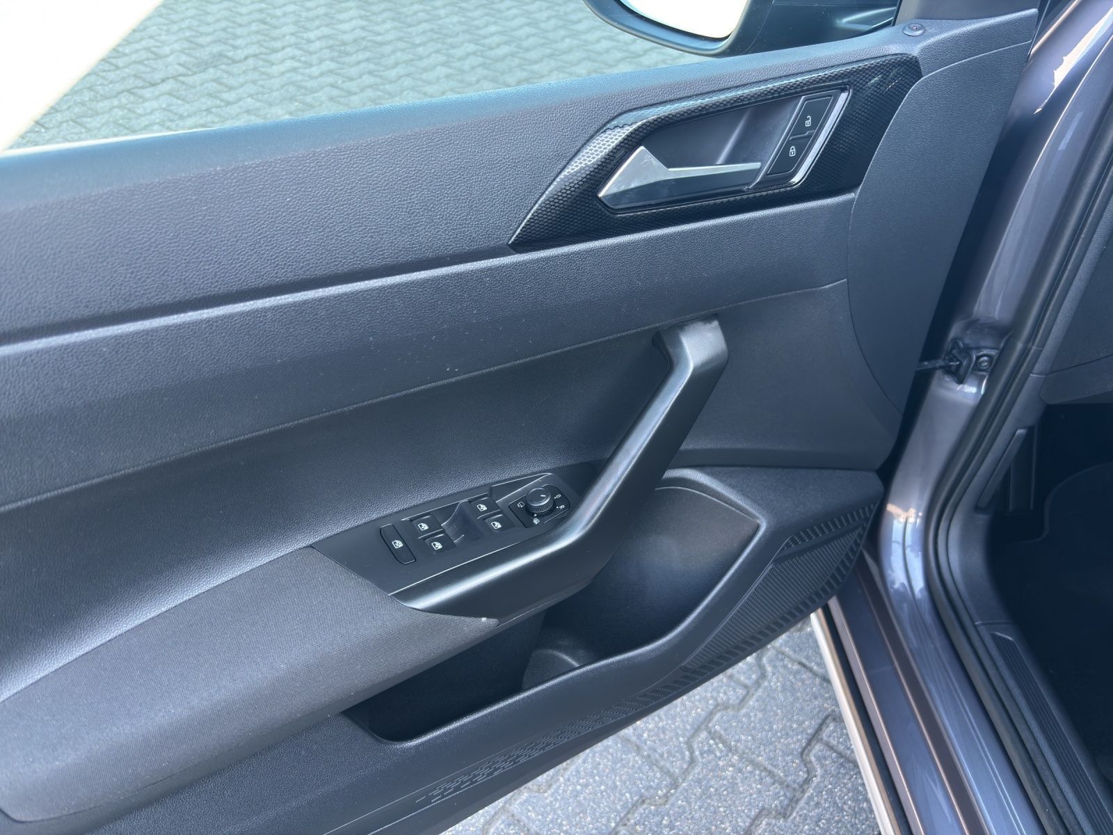 Volkswagen Taigo 1.0 TSI Life - Samsaru's Car Outlet