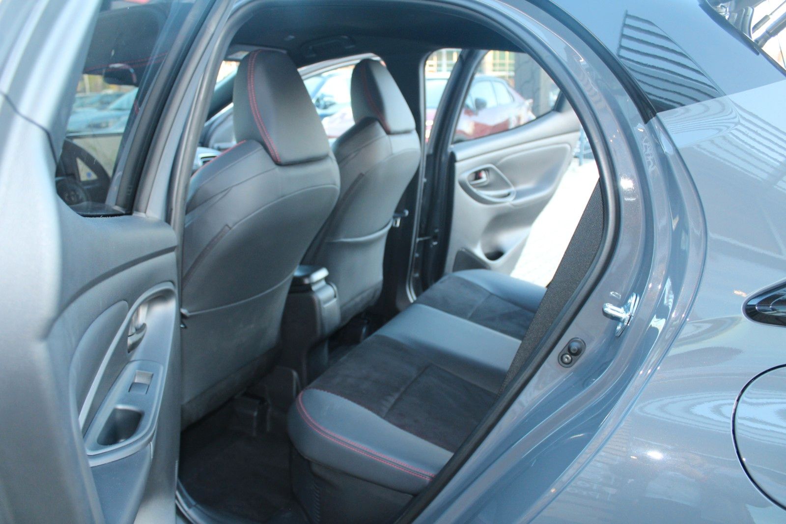 Toyota Yaris Hybrid GR Sport*LED*PDC*KAMERA*HEAD-UP*JBL