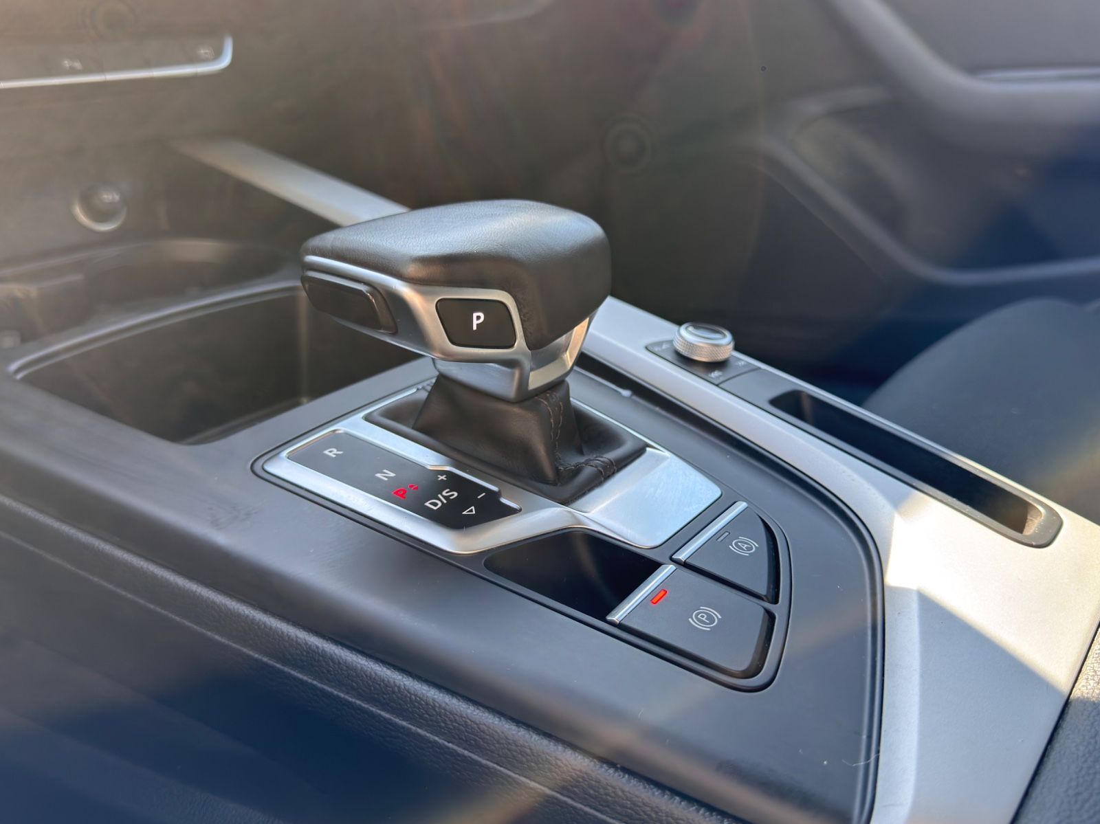 Audi A4 Av.40 TDI S line S-tr. - Samsaru's Car Outlet