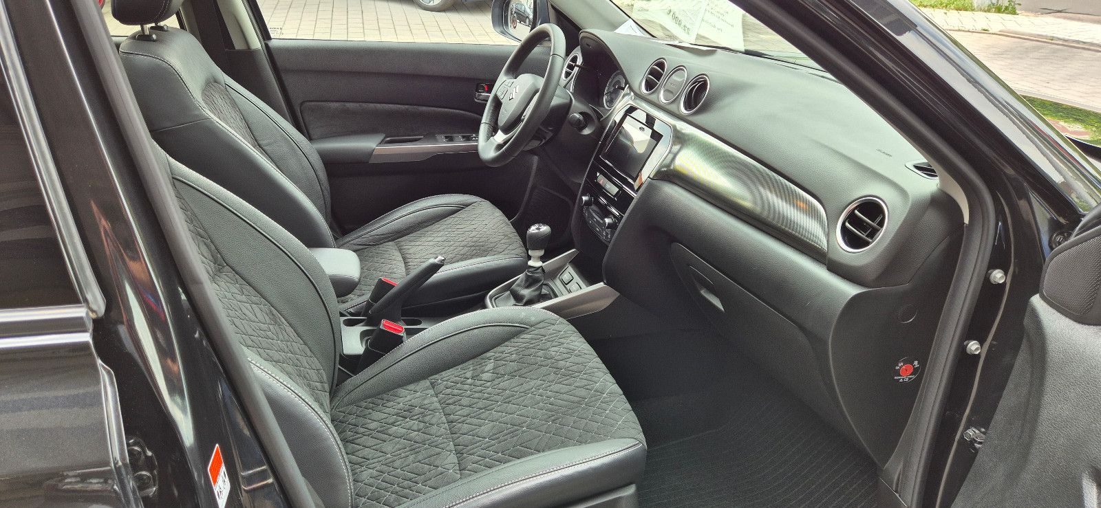 Suzuki Vitara 1.4 BOOSTERJET Hybrid Comfort+ - Samsaru's Car Outlet