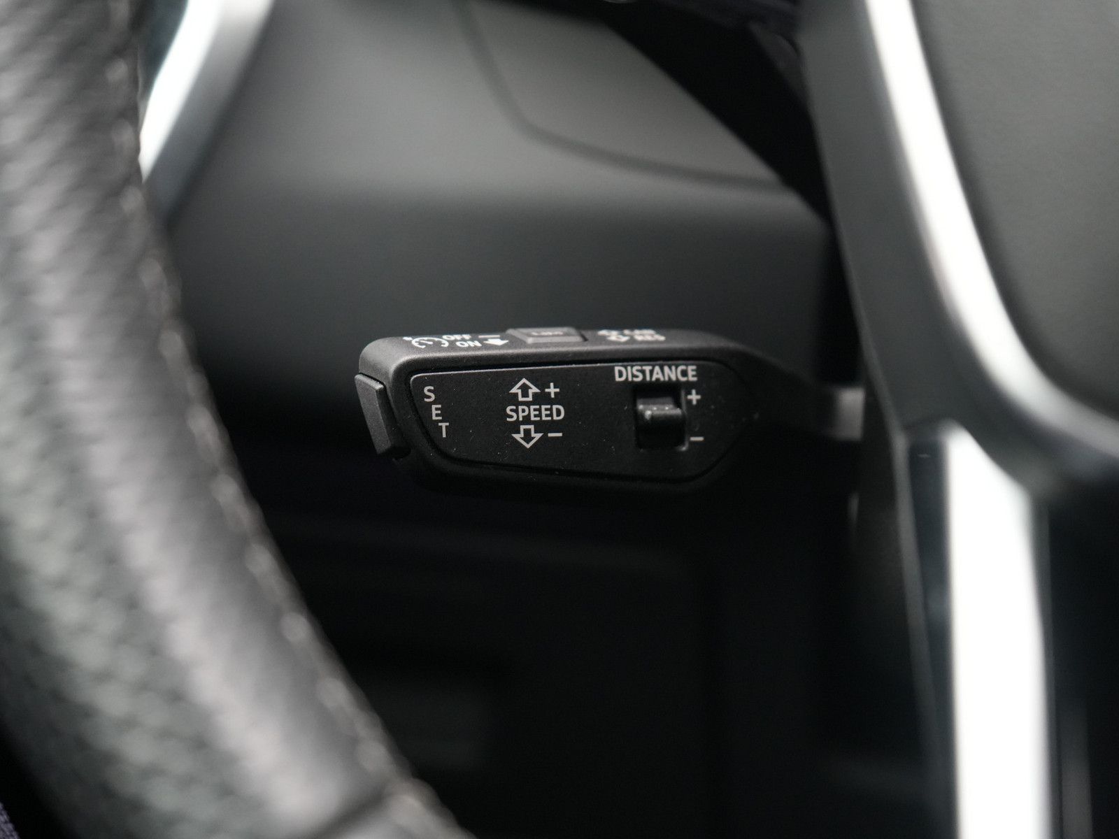 Audi RS6 STANDHZ LASER LUFT B&O AHK LEDER RAUTE PANO