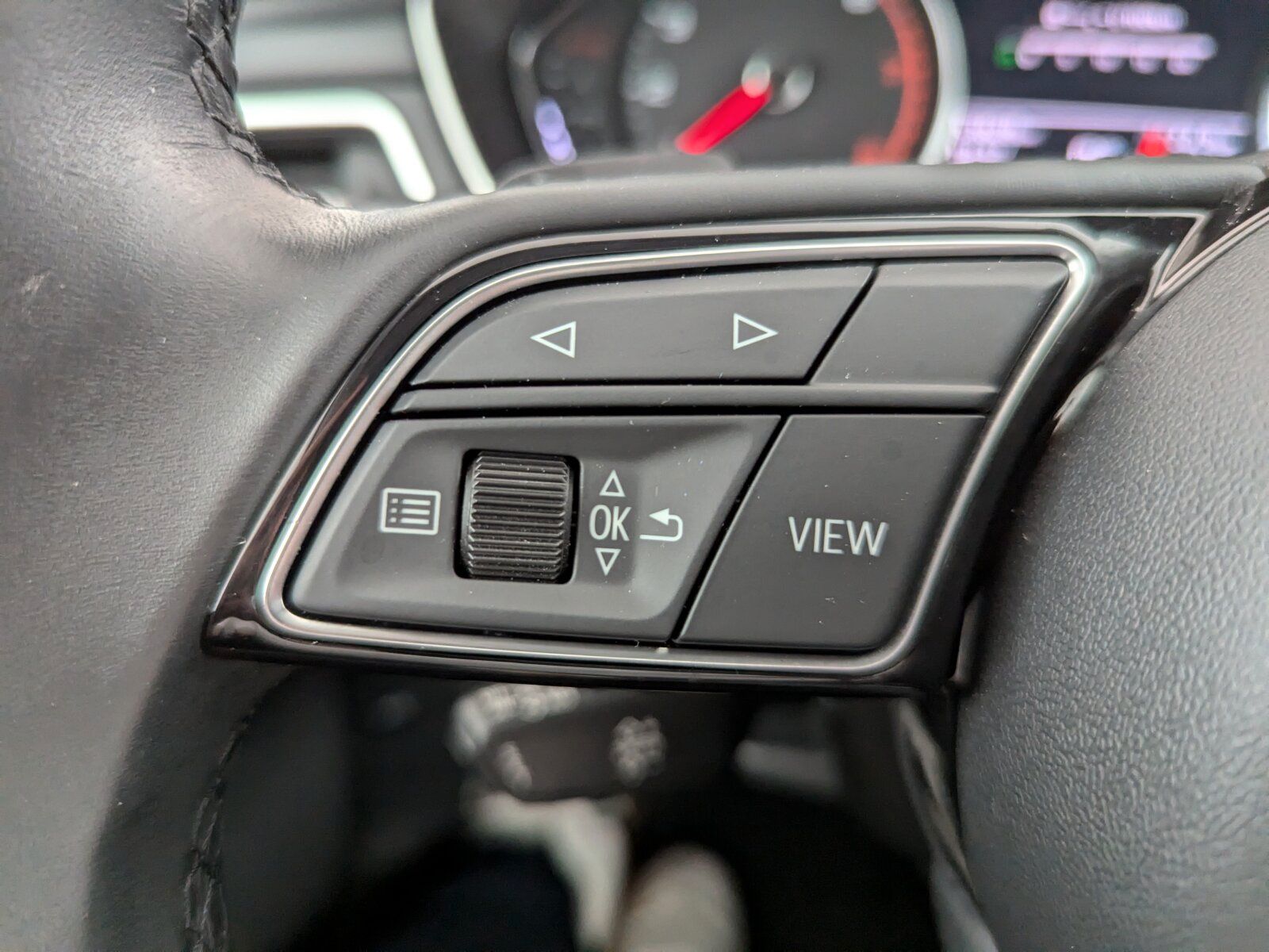 Audi A4 35 2.0 TFSI Avant advanced - Samsaru's Car Outlet