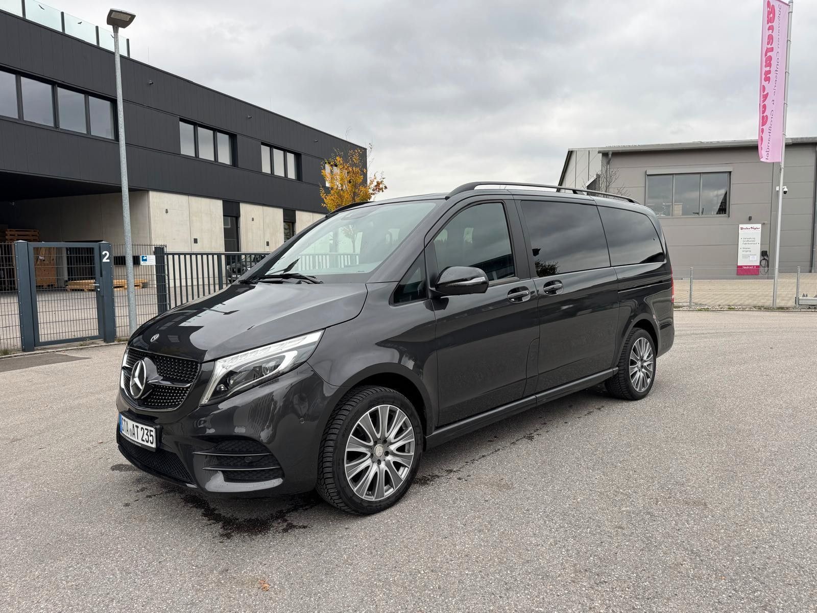Mercedes-Benz V 300 4 Matic AMG Paket - Samsaru's Car Outlet