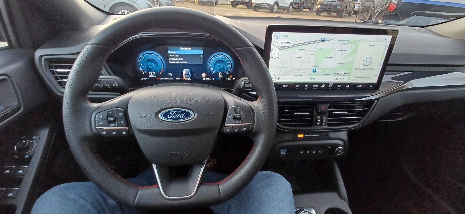 Ford Focus ST Line X-8Gang-Leder-Navi-Kamera-Pano-AHK