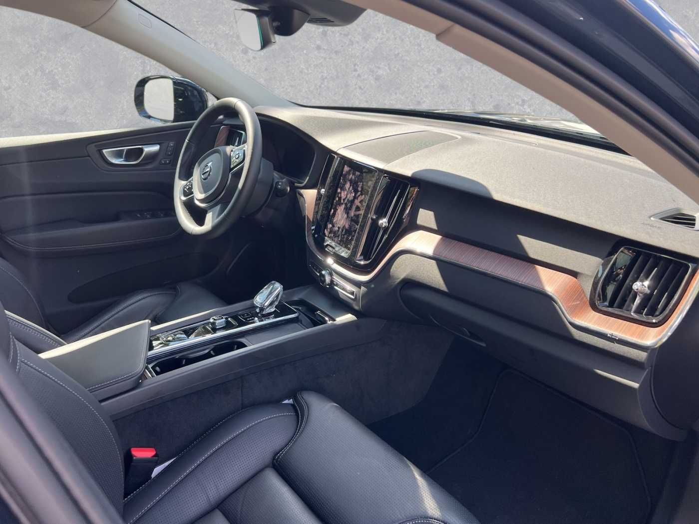 Volvo XC60 B4 D AWD Plus Dark