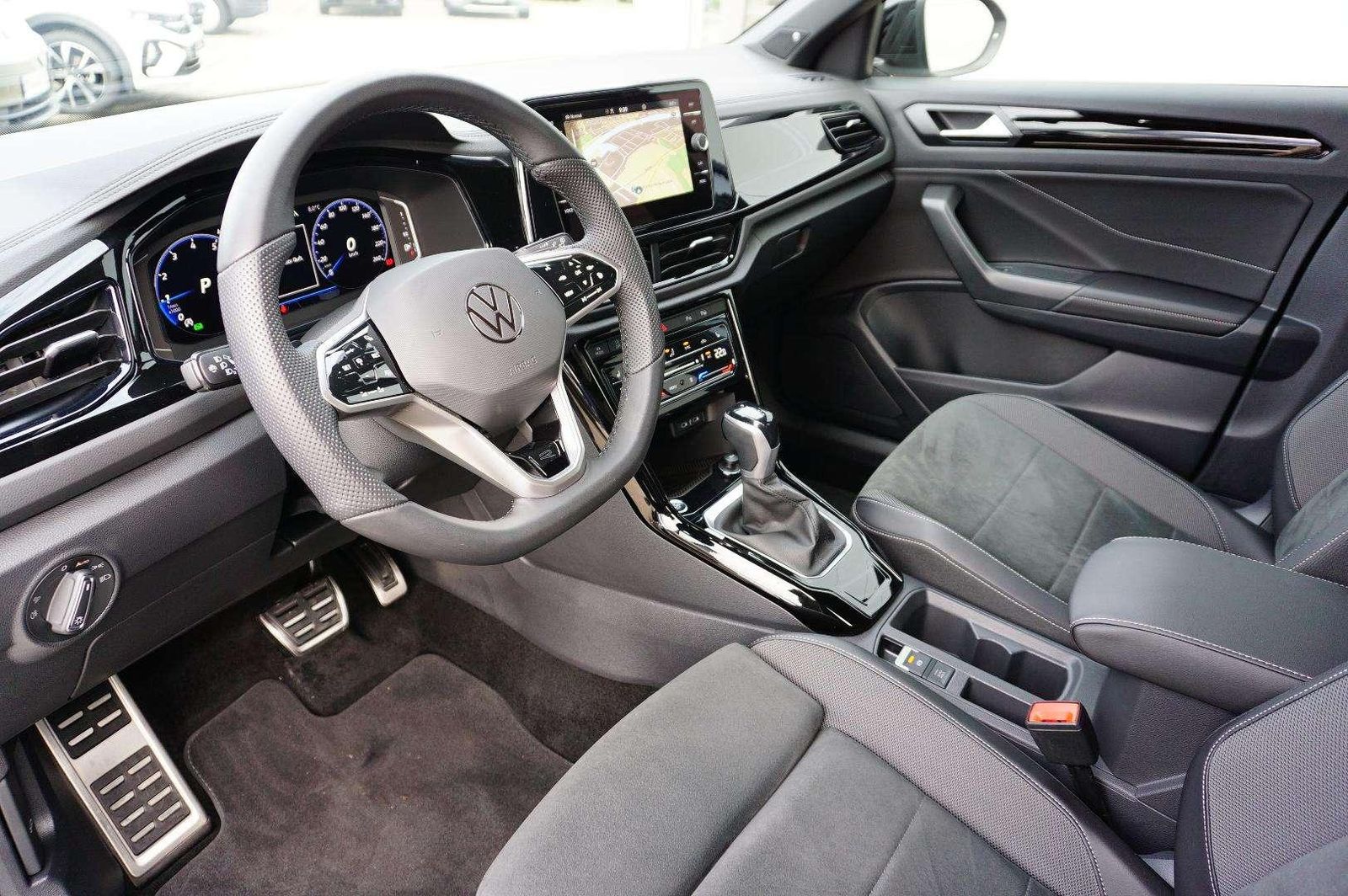 Volkswagen T-Roc R-Line 1.5 TSI 7-Gang DSG - Samsaru's Car Outlet