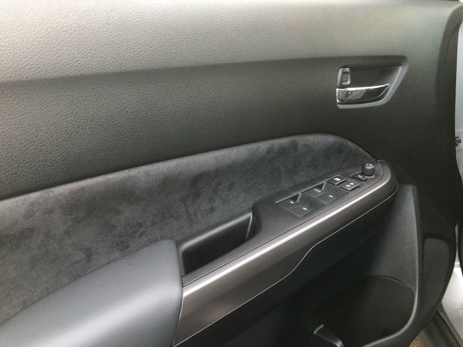 Suzuki Vitara 1.4 BOOSTERJET Hybrid Comfort+ - Samsaru's Car Outlet
