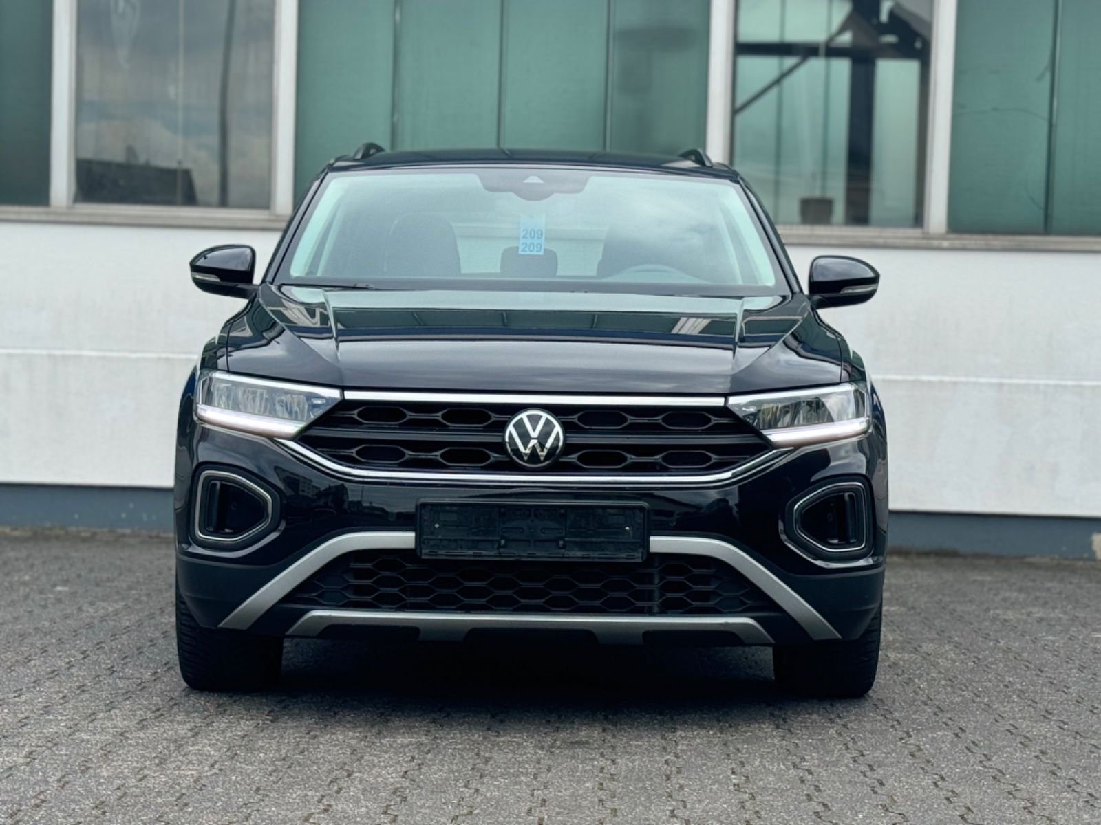Volkswagen T-Roc Move - Samsaru's Car Outlet