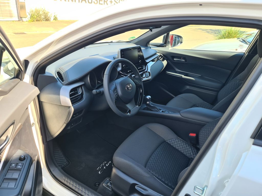 Toyota C-HR Hybrid Flow - Samsaru's Car Outlet