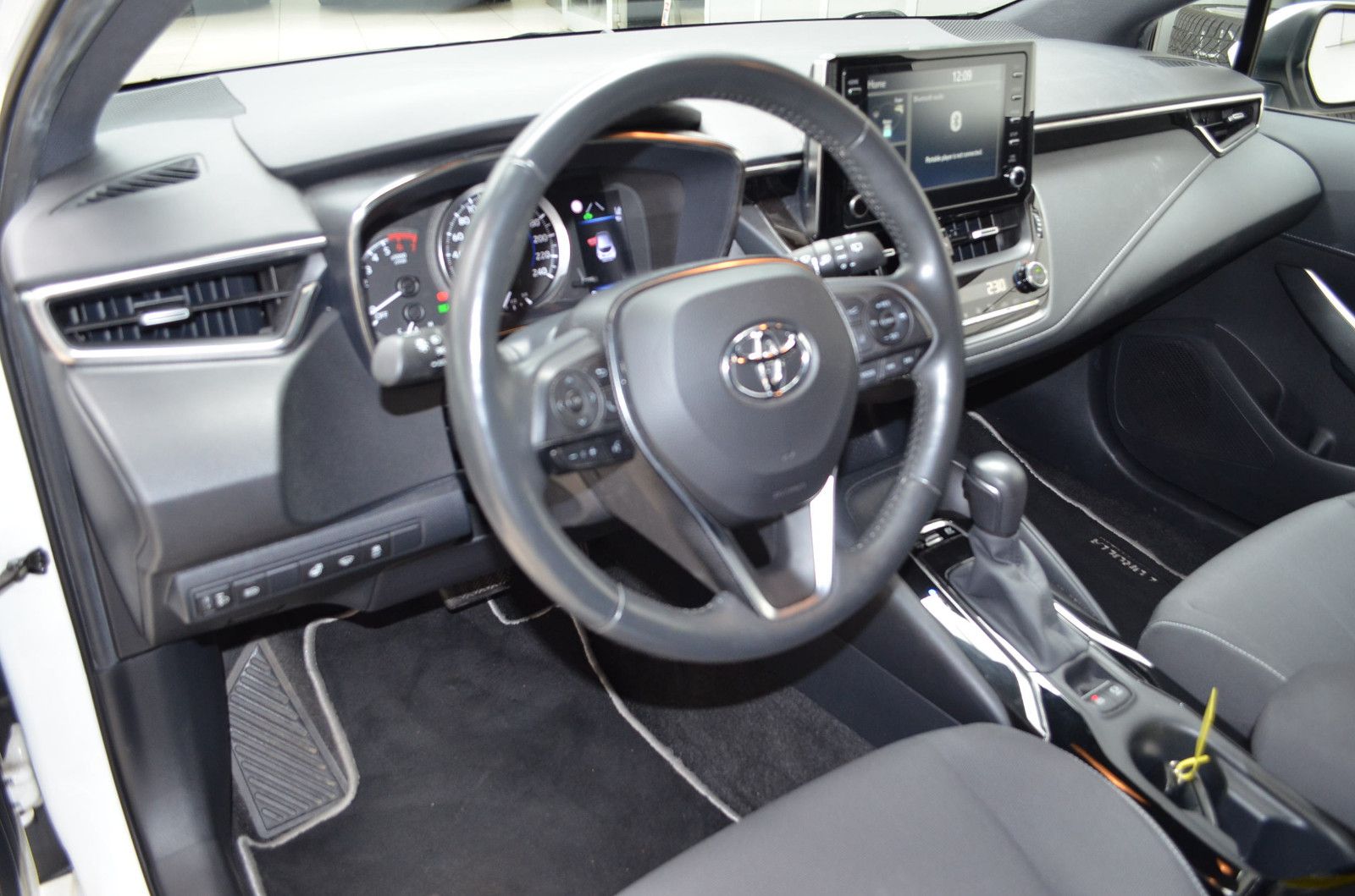 Toyota Corolla Hybrid 1.8 Comfort - Samsaru's Car Outlet