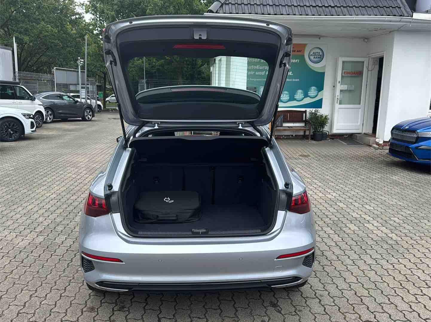 Audi A3 40 TFSIe S line BLACK RAUTE PANO 17Z VC LED