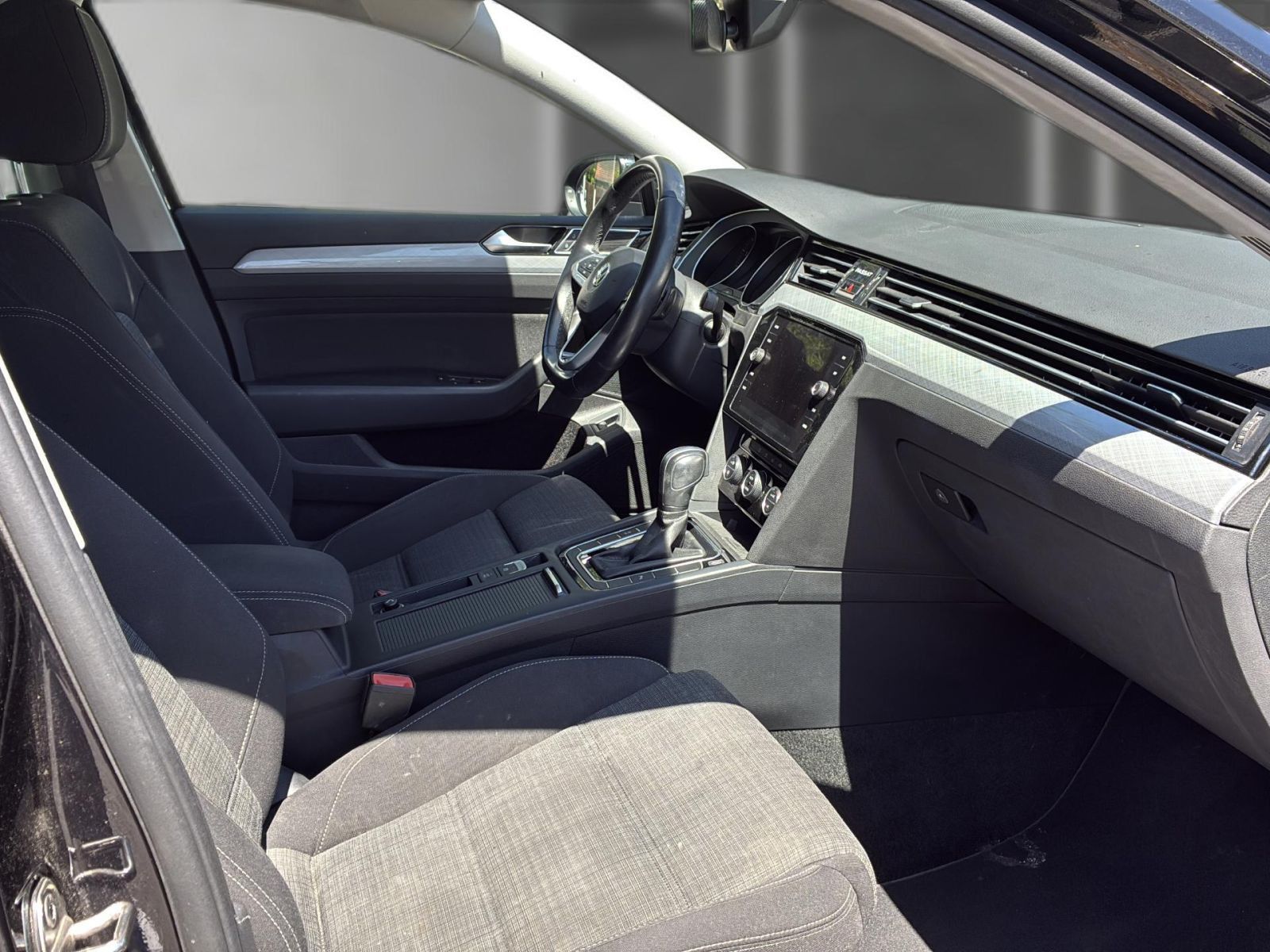 Volkswagen Passat Variant 1.5 TSI Business DSG - Samsaru's Car Outlet
