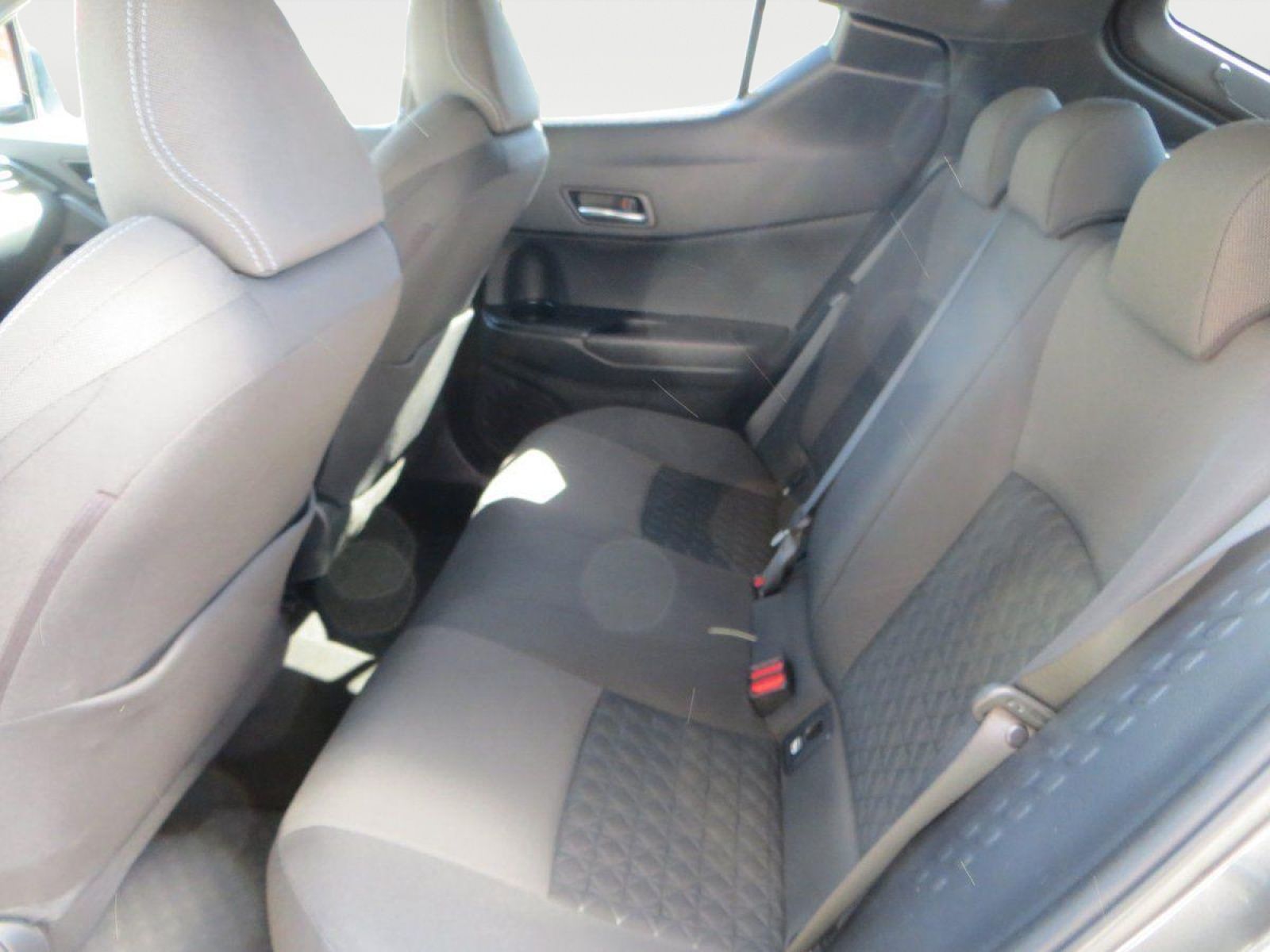 Toyota C-HR 2.0 Hybrid - Samsaru's Car Outlet