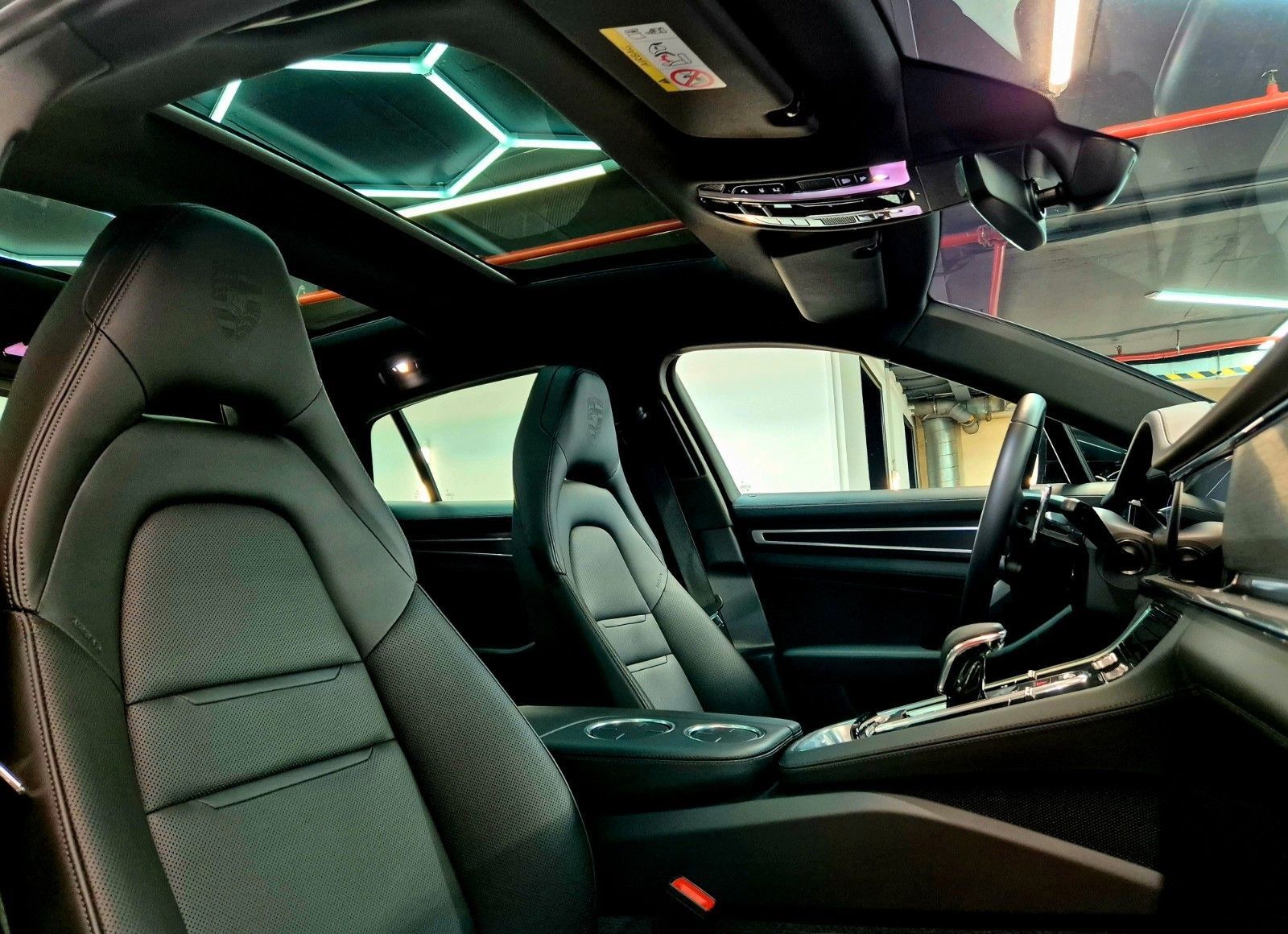 Porsche Panamera 4 E-Hybrid Platinum Edition