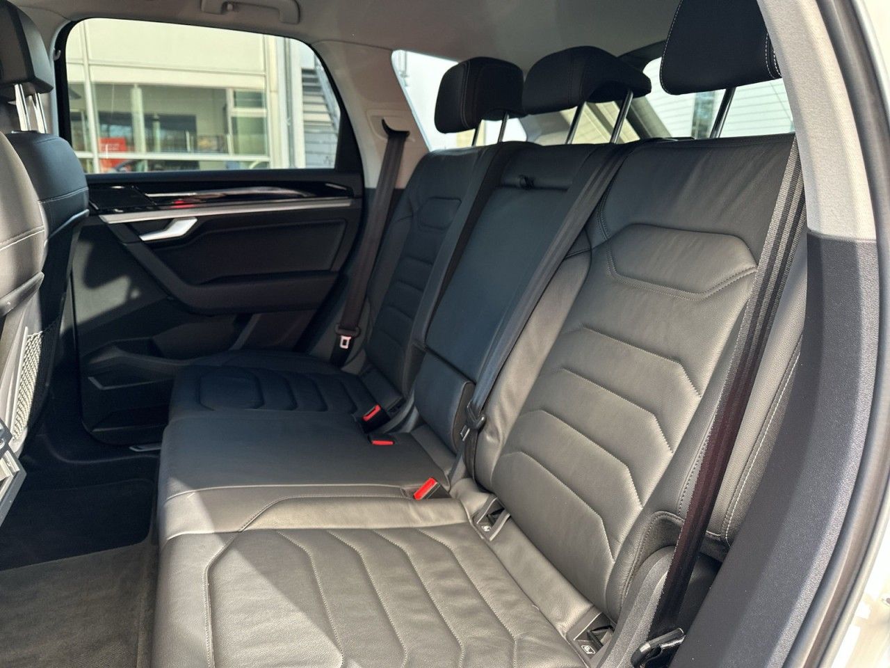 Volkswagen Touareg 3.0 V6 TDI Elegance 4Motion - Samsaru's Car Outlet