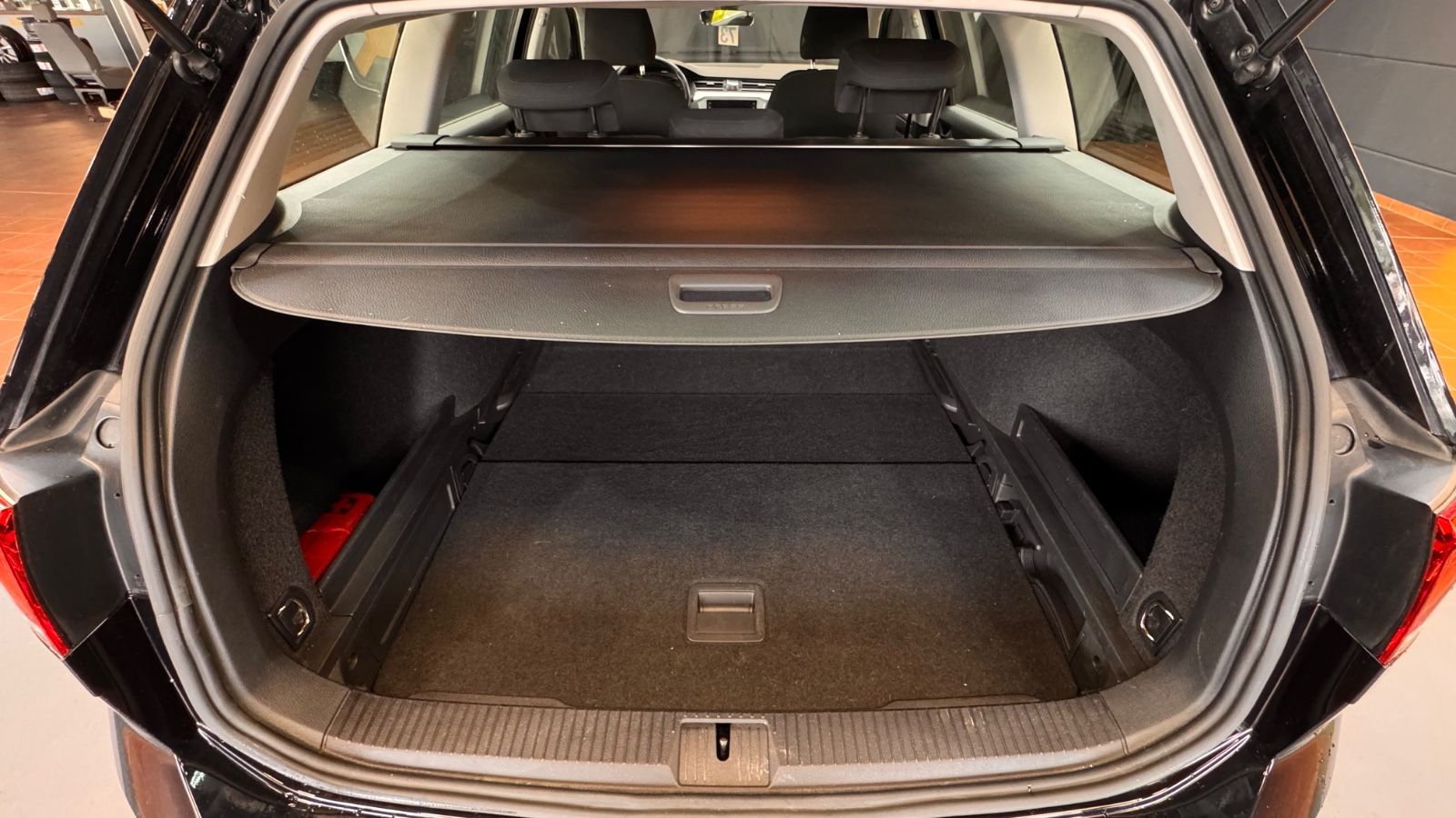 Volkswagen Passat Variant - Samsaru's Car Outlet