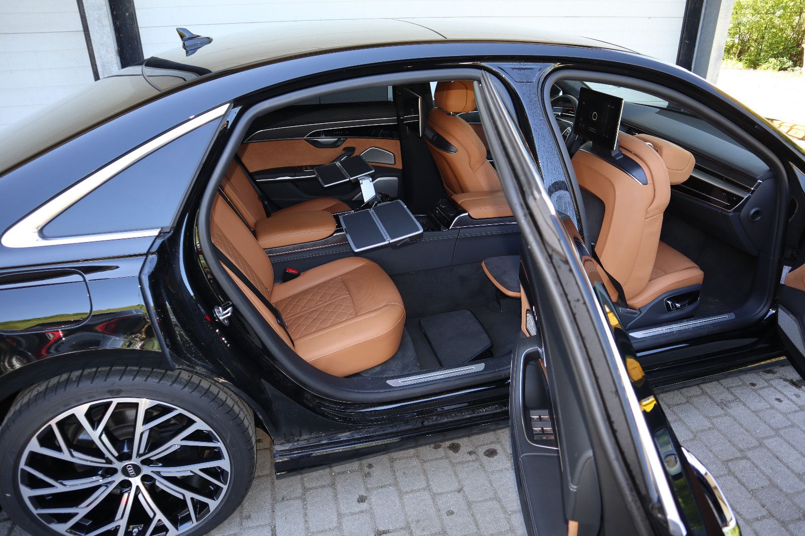 Audi A8L 60 TFSIe lang exclusive - Samsaru's Car Outlet
