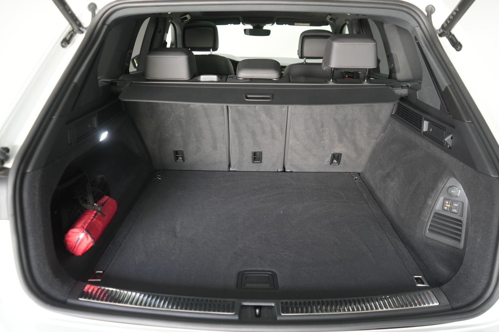 Volkswagen Touareg 3.0 V6 TDI 4Motion R line - Samsaru's Car Outlet