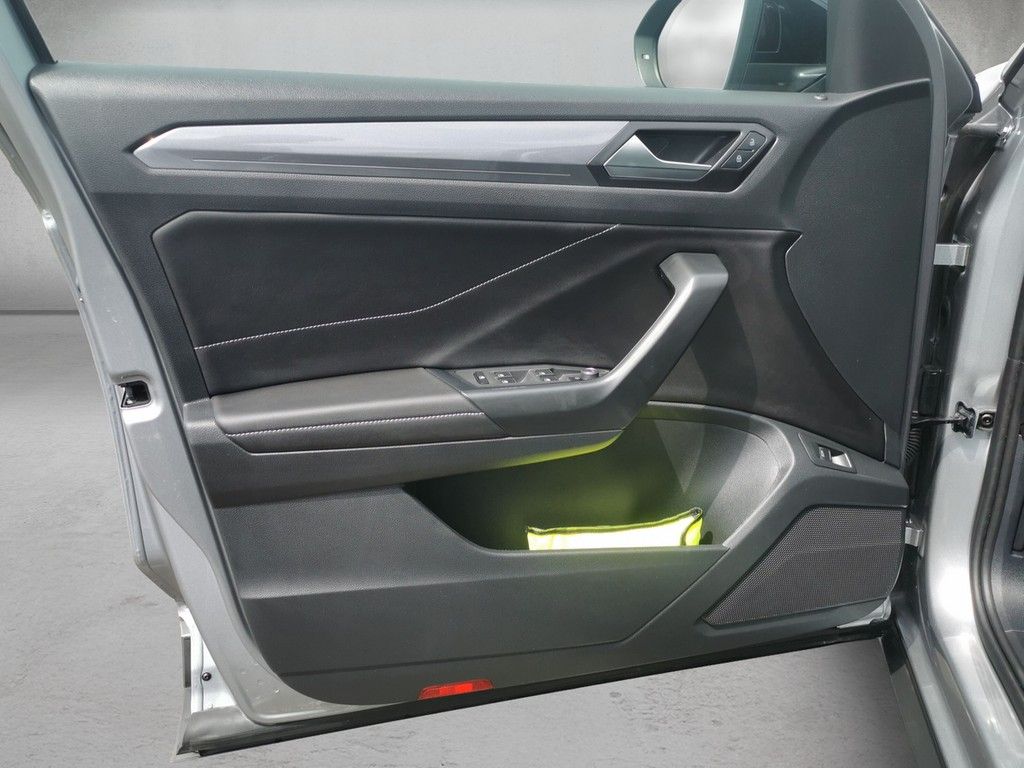 Volkswagen T-Roc 1.5 TSI DSG Style - Samsaru's Car Outlet