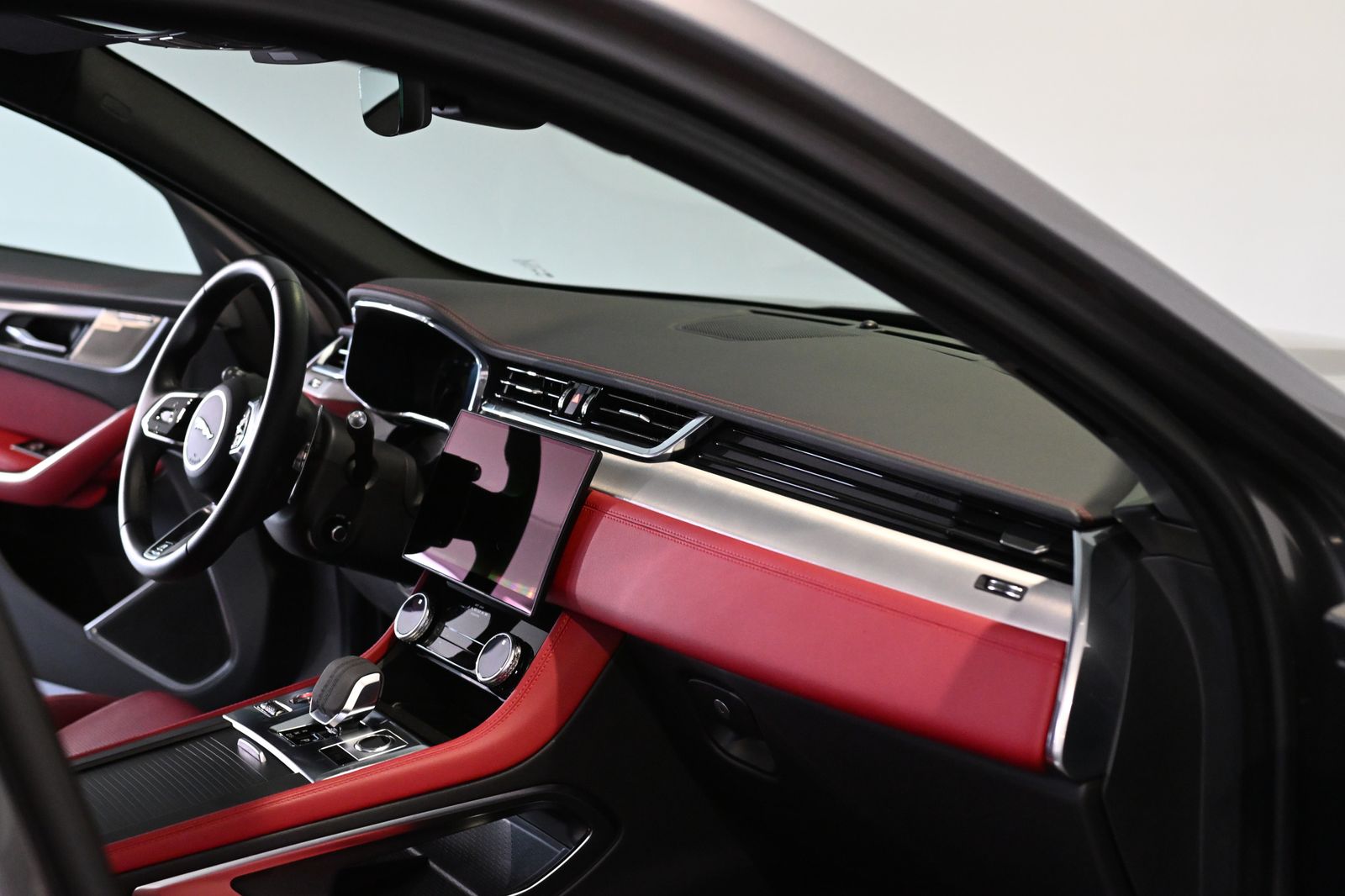 Jaguar F-PACE P250 R-Dynamic SE AWD Pano