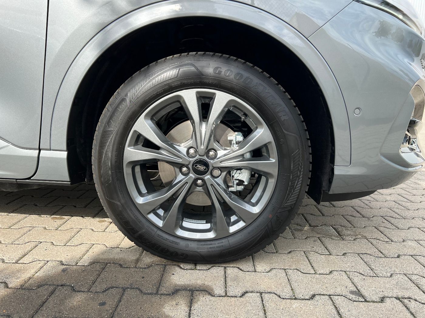 Ford KUGA ST-LINE X - Samsaru's Car Outlet