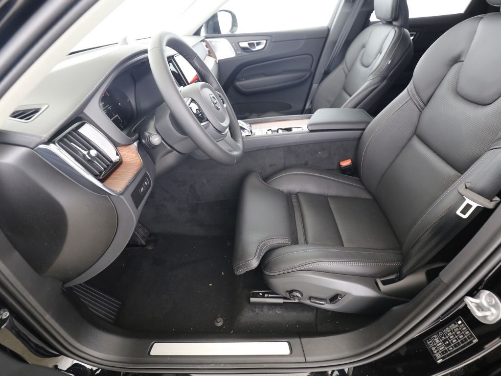 Volvo XC60 Ultra Dark Recharge Plug-In Hybrid AWD T8 T