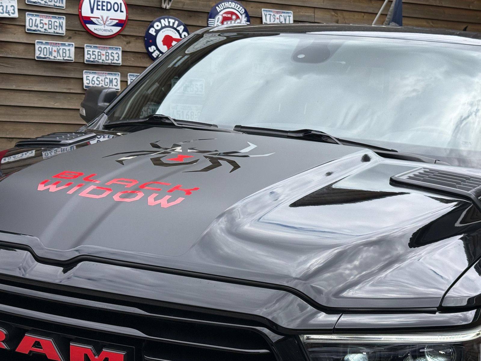 Dodge RAM 1500 6´´ BLACK WIDOW 5.7L 12´´ LED