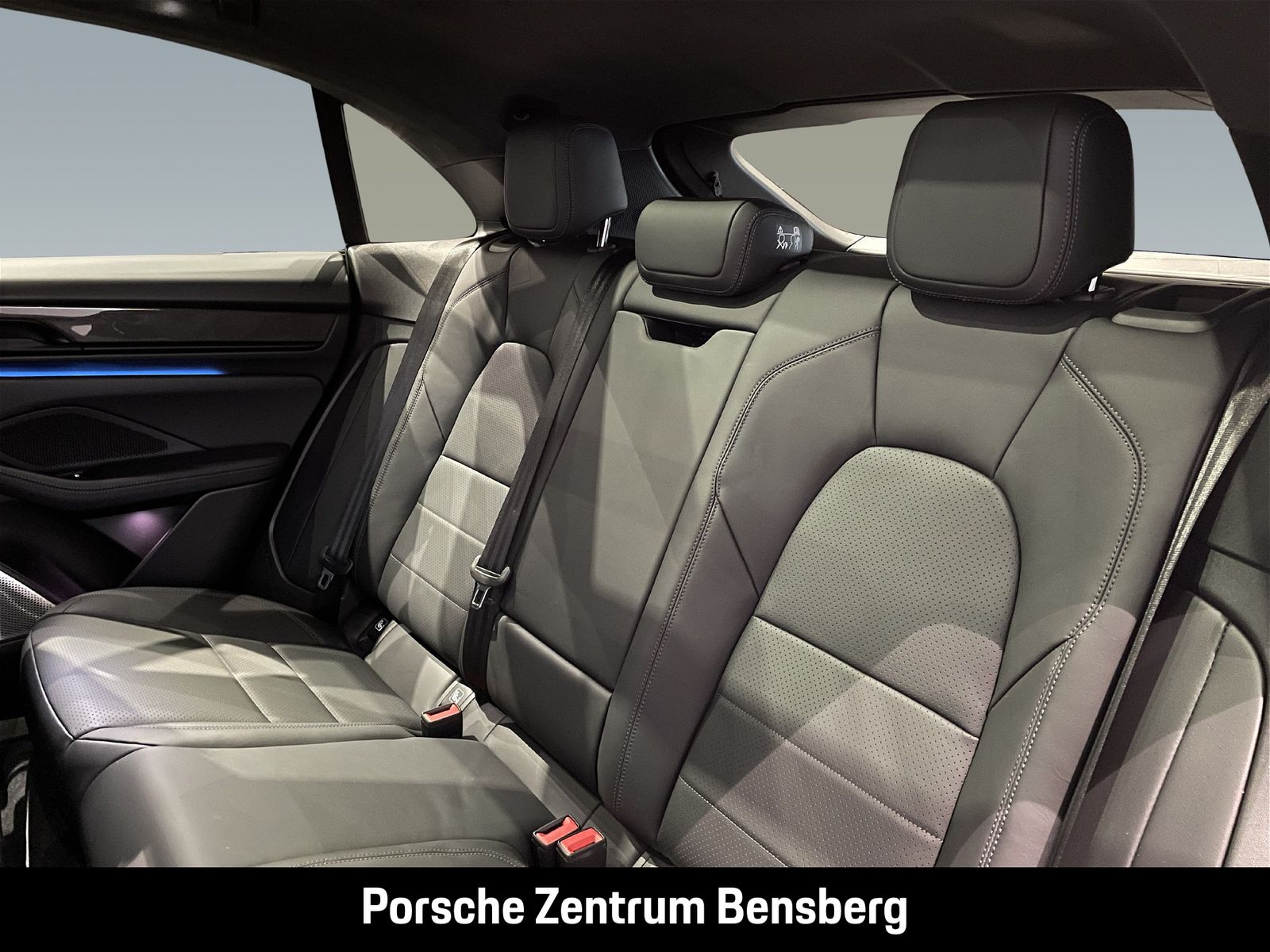 Porsche Macan Turbo Electric