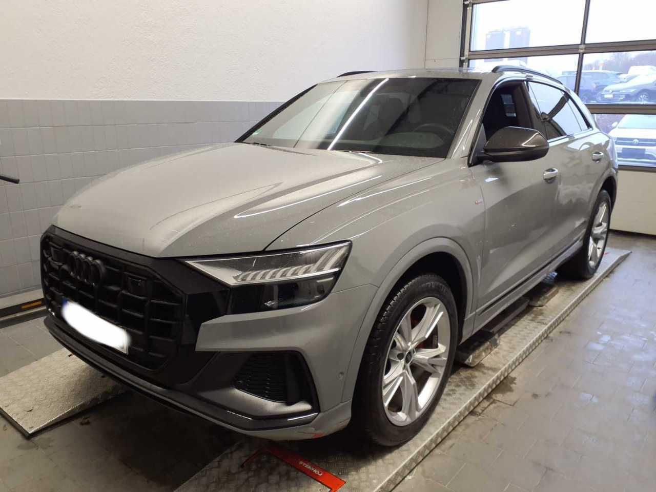 Audi Q8 S line comp.+ 50TDI AHK Pano Carbon S-Sitze R