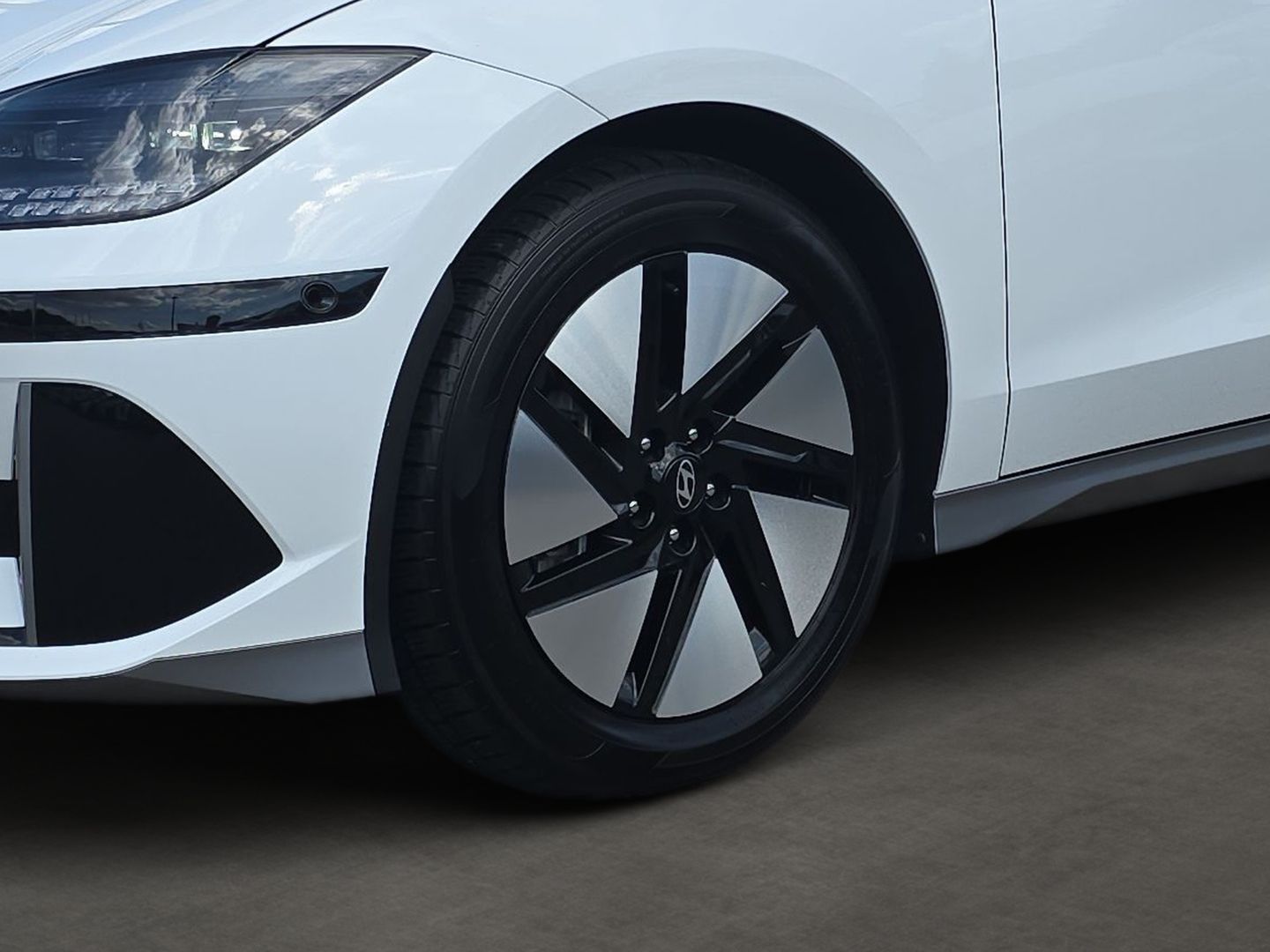 Hyundai IONIQ 6 Uniq Elektro 4WD 77,4 kWh HUD StandHZG N