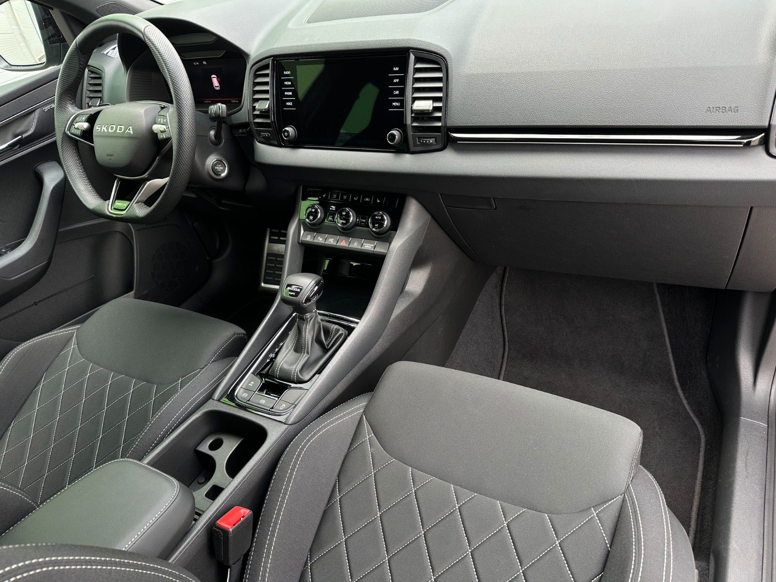 Skoda 150PS 4x4 DSG Sportline Side Assist eHK LM19"AHK