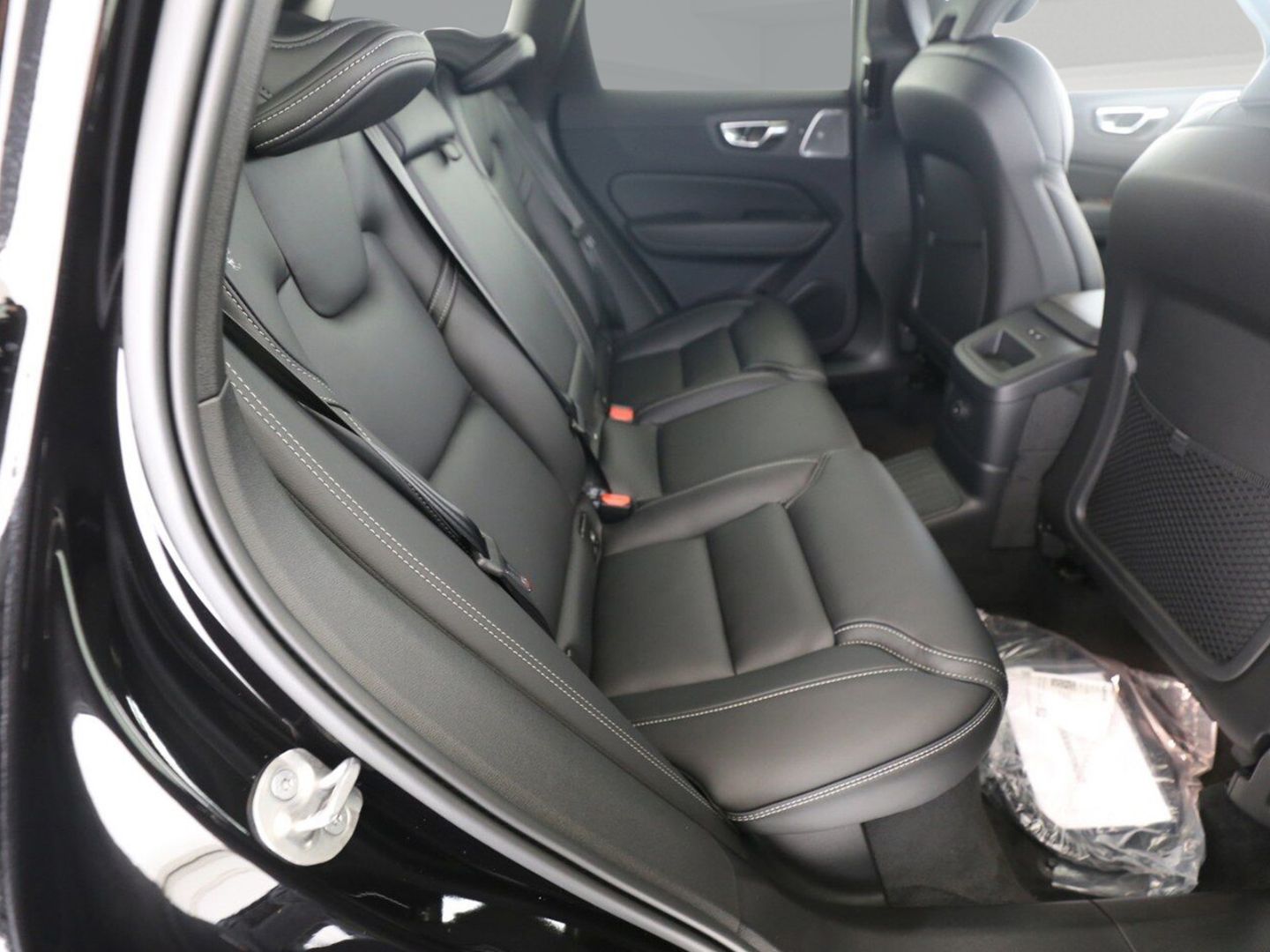 Volvo XC60 T6 Plus Black - Samsaru's Car Outlet