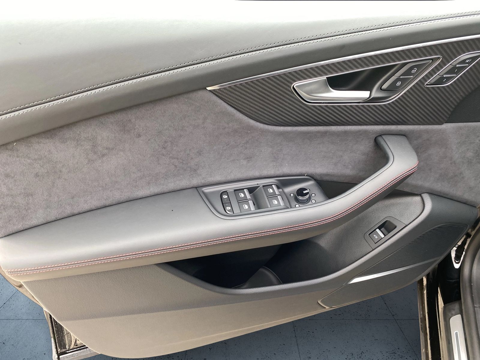 Audi RS Q8 SUV tiptr. PANO Stdhzg Vmax305 HUD 23´