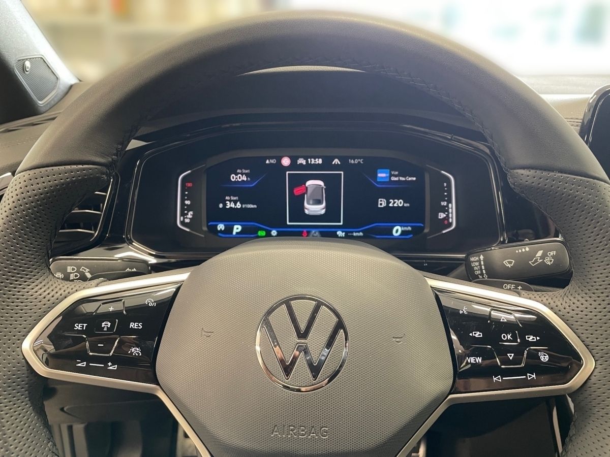 Volkswagen T-Roc R-Line - Samsaru's Car Outlet