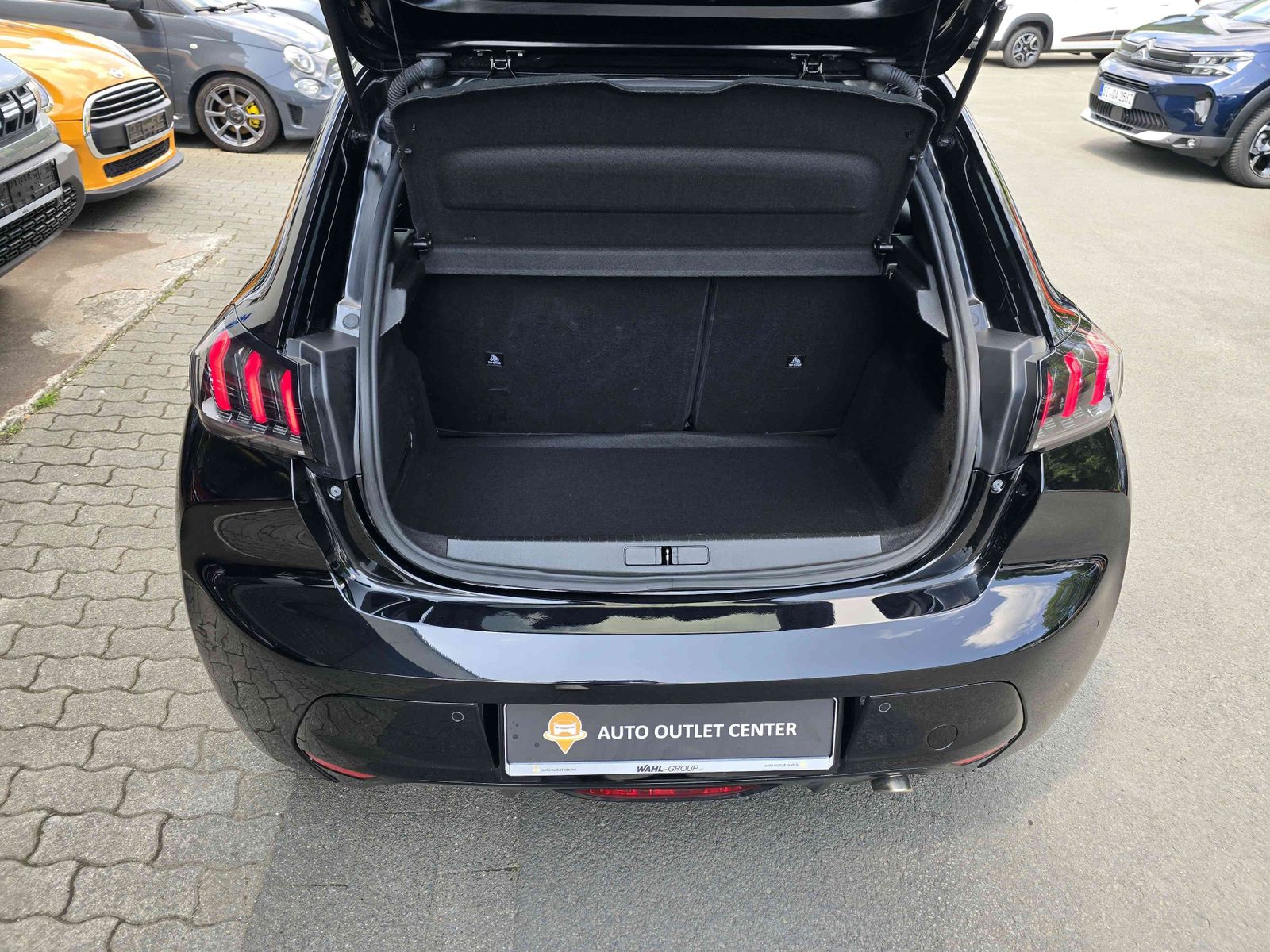 Peugeot 208 GT - Samsaru's Car Outlet