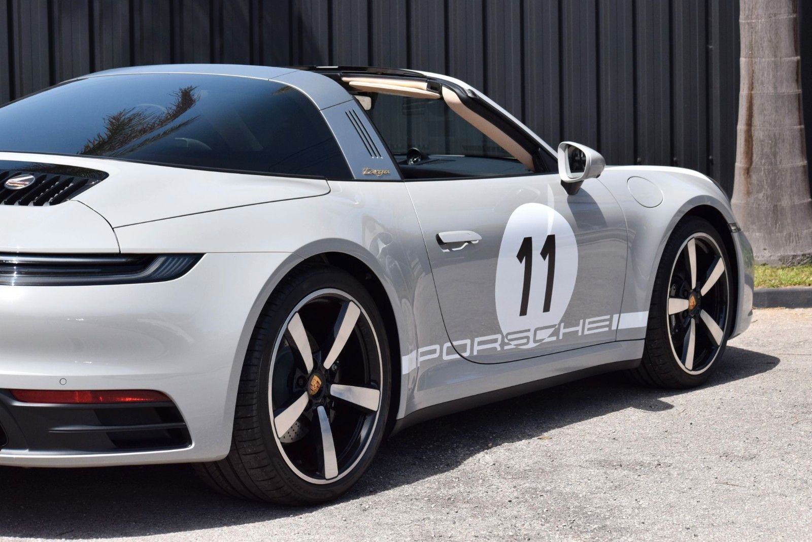 Porsche 992 Heritage Design Edition - Samsaru's Car Outlet