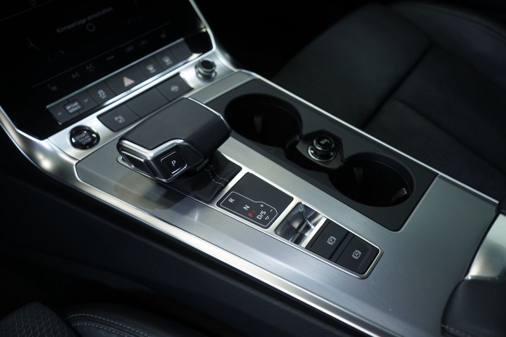 Audi A6 Avant 40 TDI q. S line - Samsaru's Car Outlet