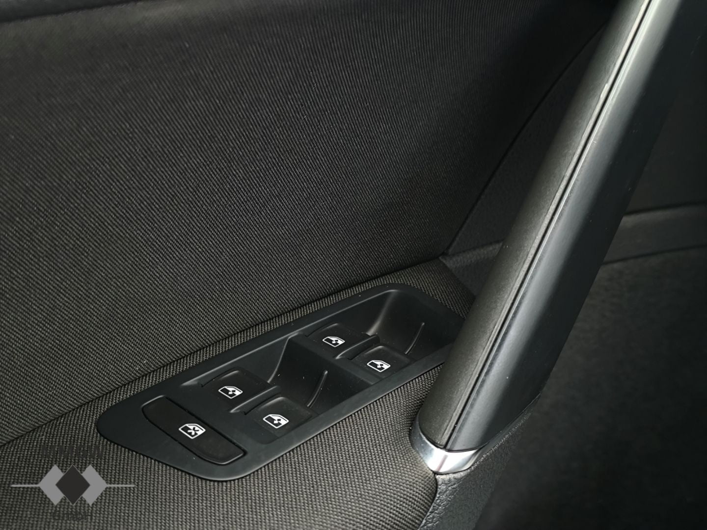 Volkswagen Golf VII e-e- - Samsaru's Car Outlet