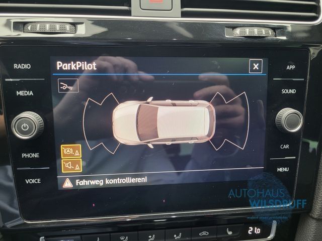 Volkswagen Golf VII 1.5 TSI DSG Highline R-Line - Samsaru's Car Outlet