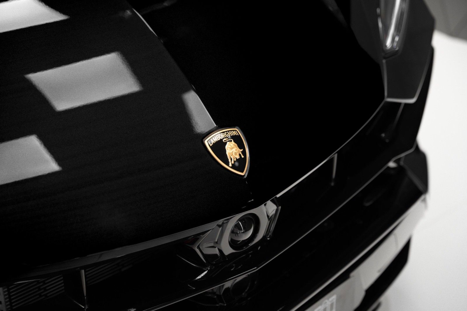 Lamborghini Urus 4.0 V8 PHEV SE Black - Samsaru's Car Outlet