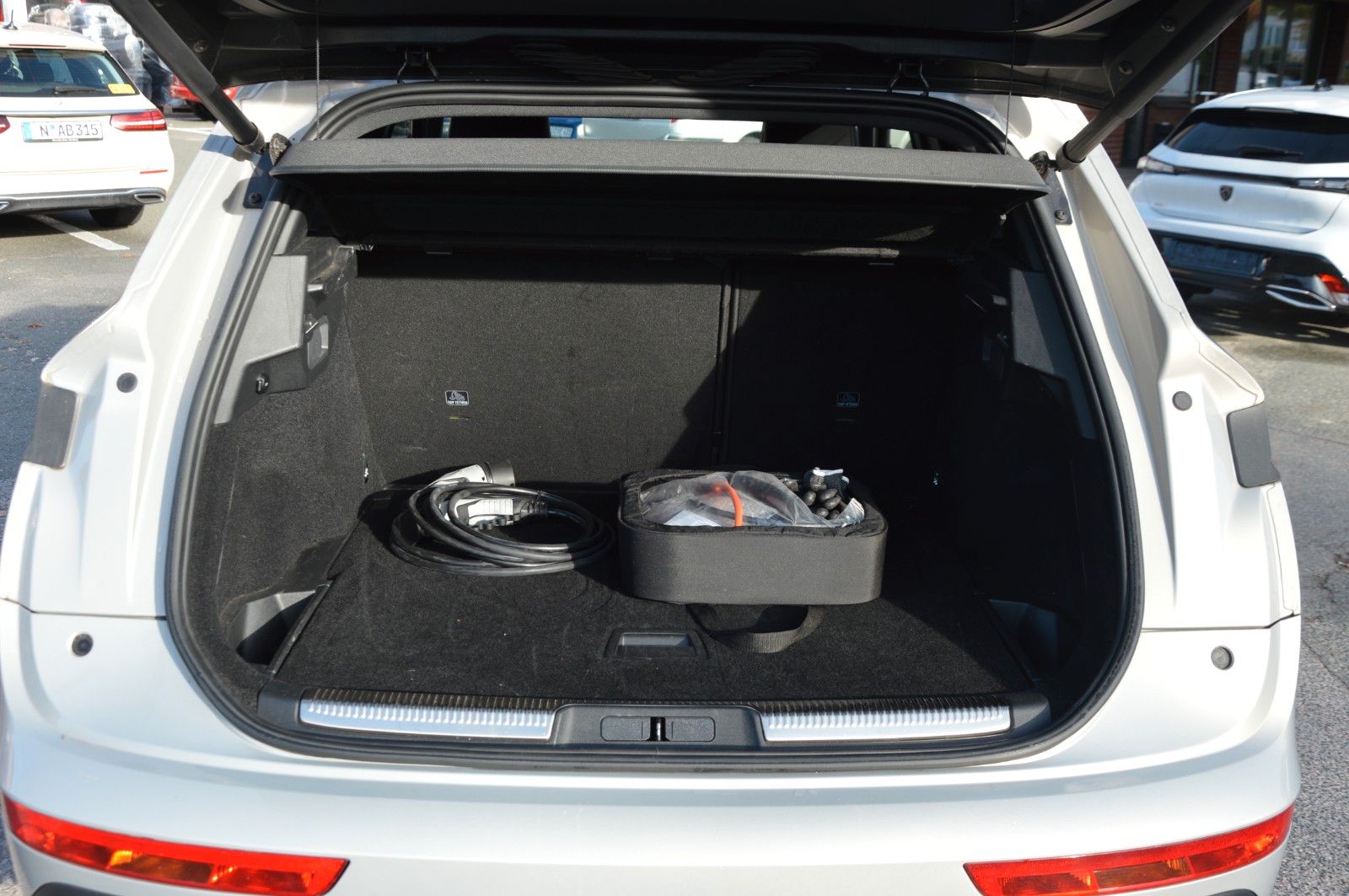 DS Automobiles DS 7 E-Tense 4x4 Perf."PANO"FOCAL"KEYLESS"KAMERA