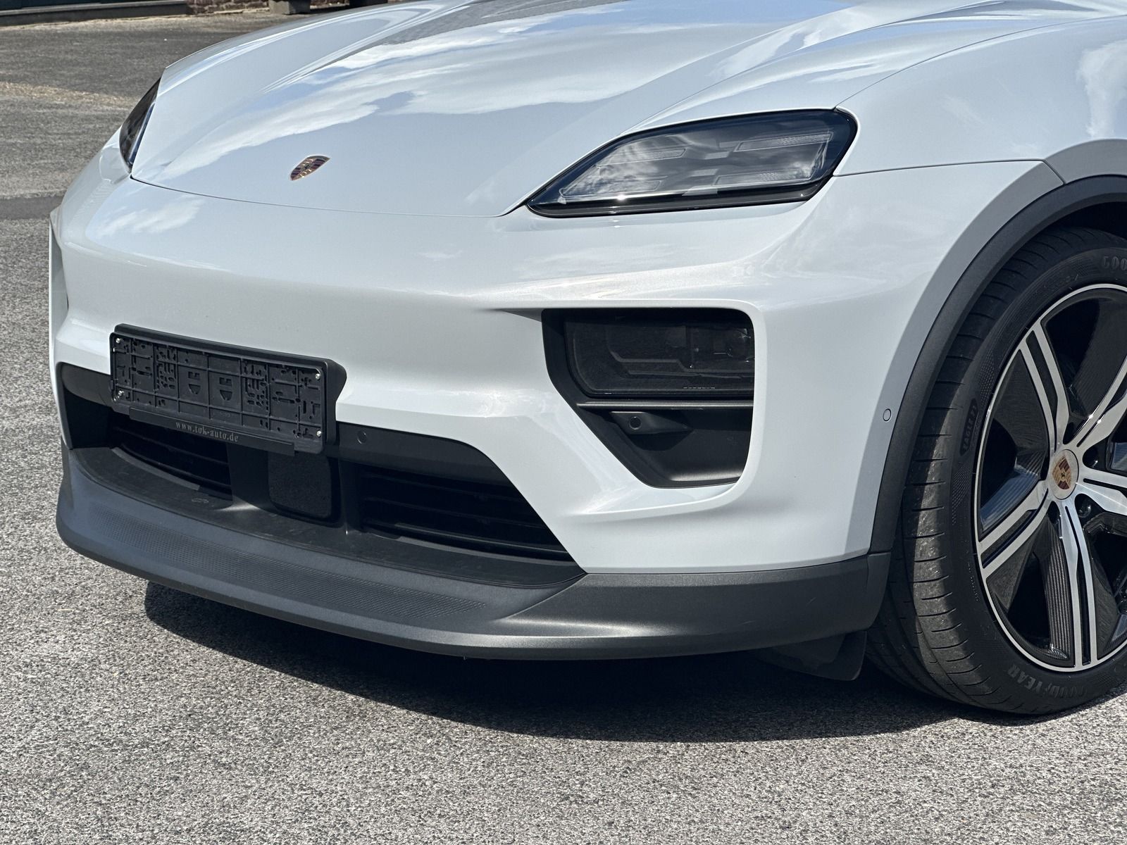 Porsche Macan 4 Exclusive - Samsaru's Car Outlet
