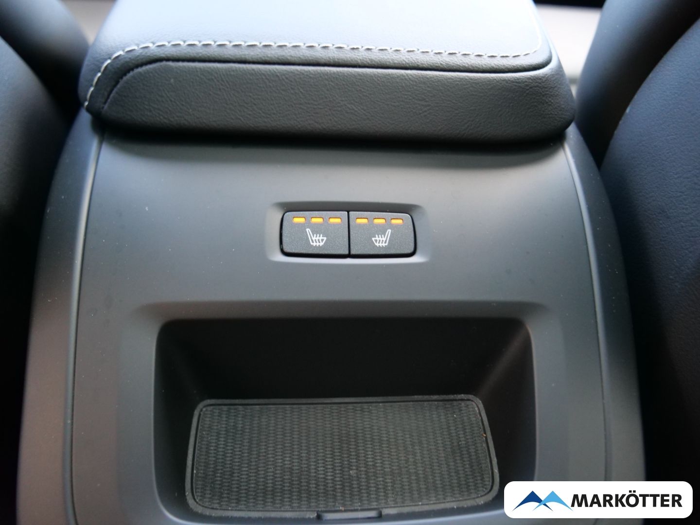 Volvo XC60 B5 AWD Plus Dark AHK/PANO/BLIS/360CAM/